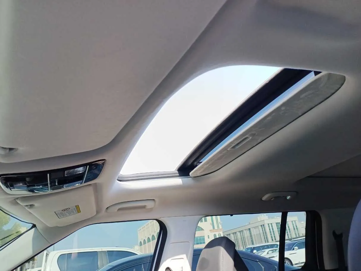 Car image 27