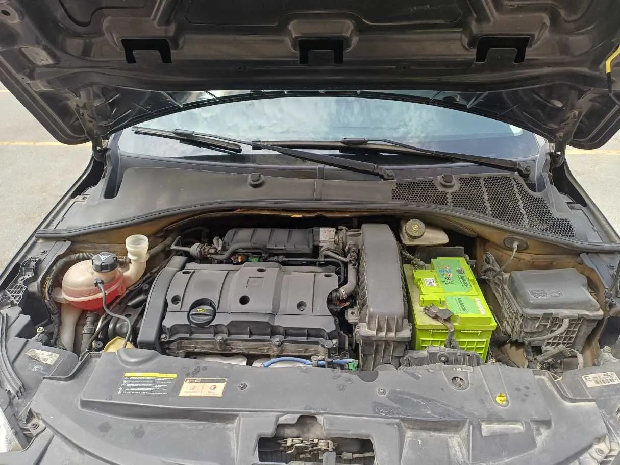 Car image 19
