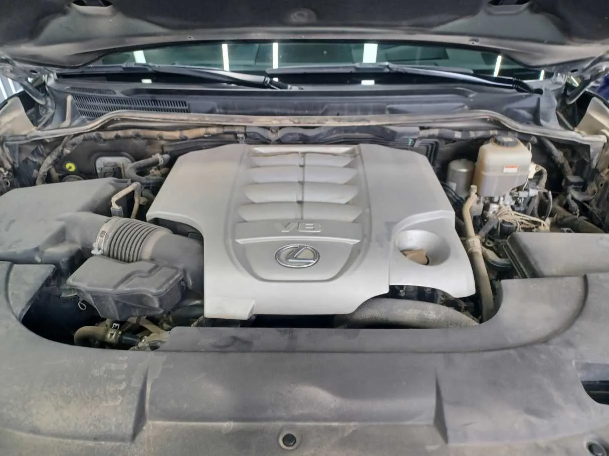 Car image 26
