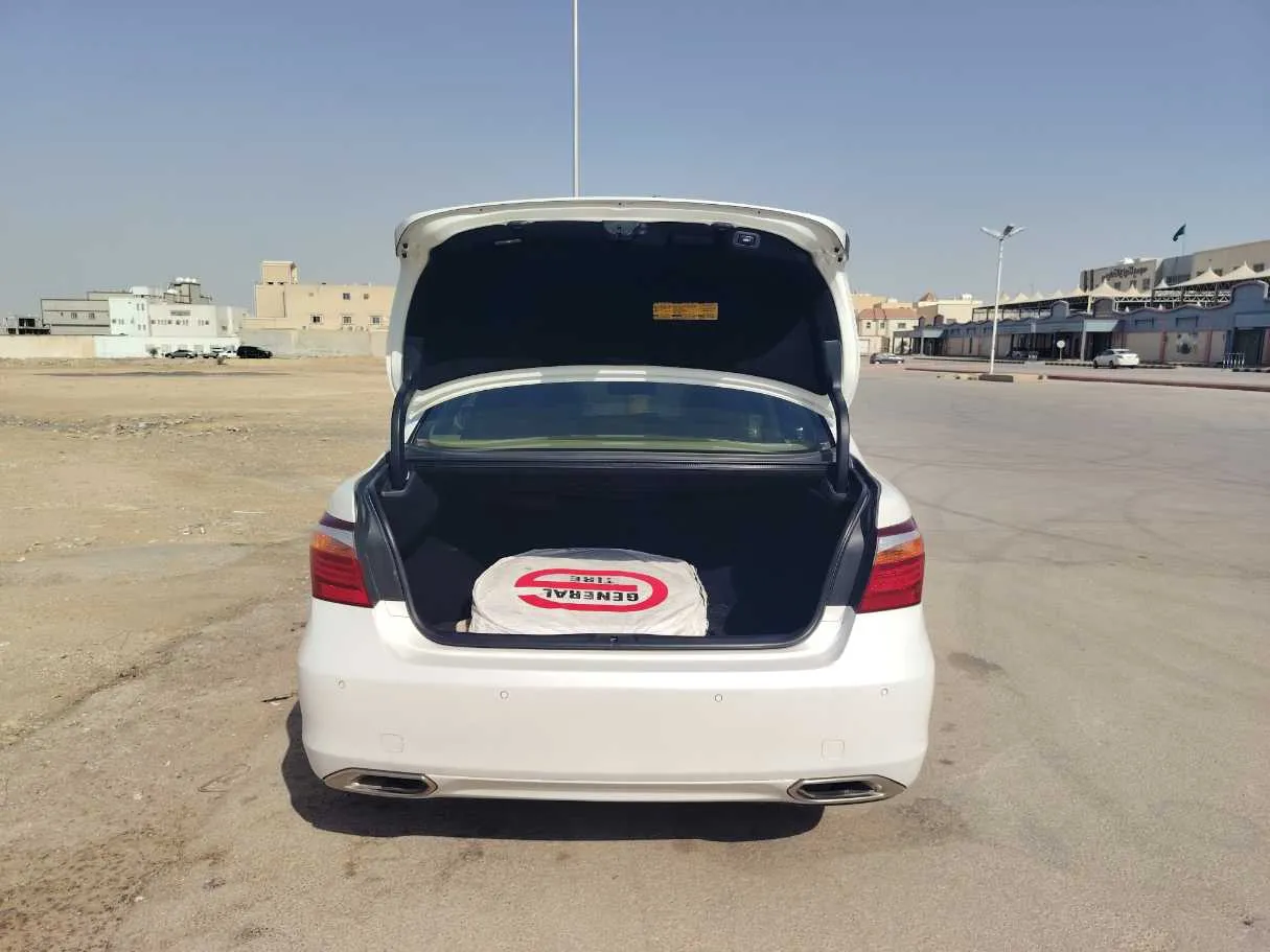 Car image 26