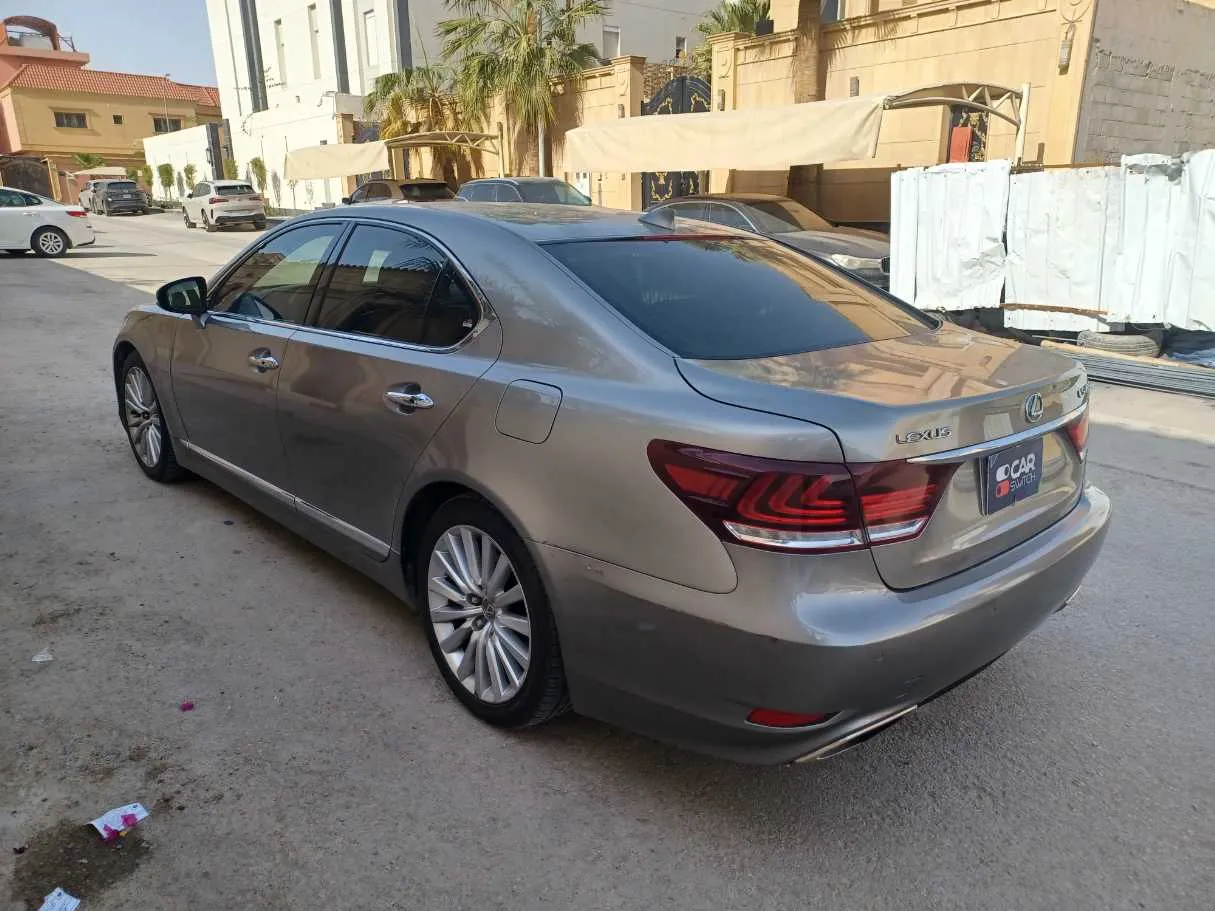 Car image 7