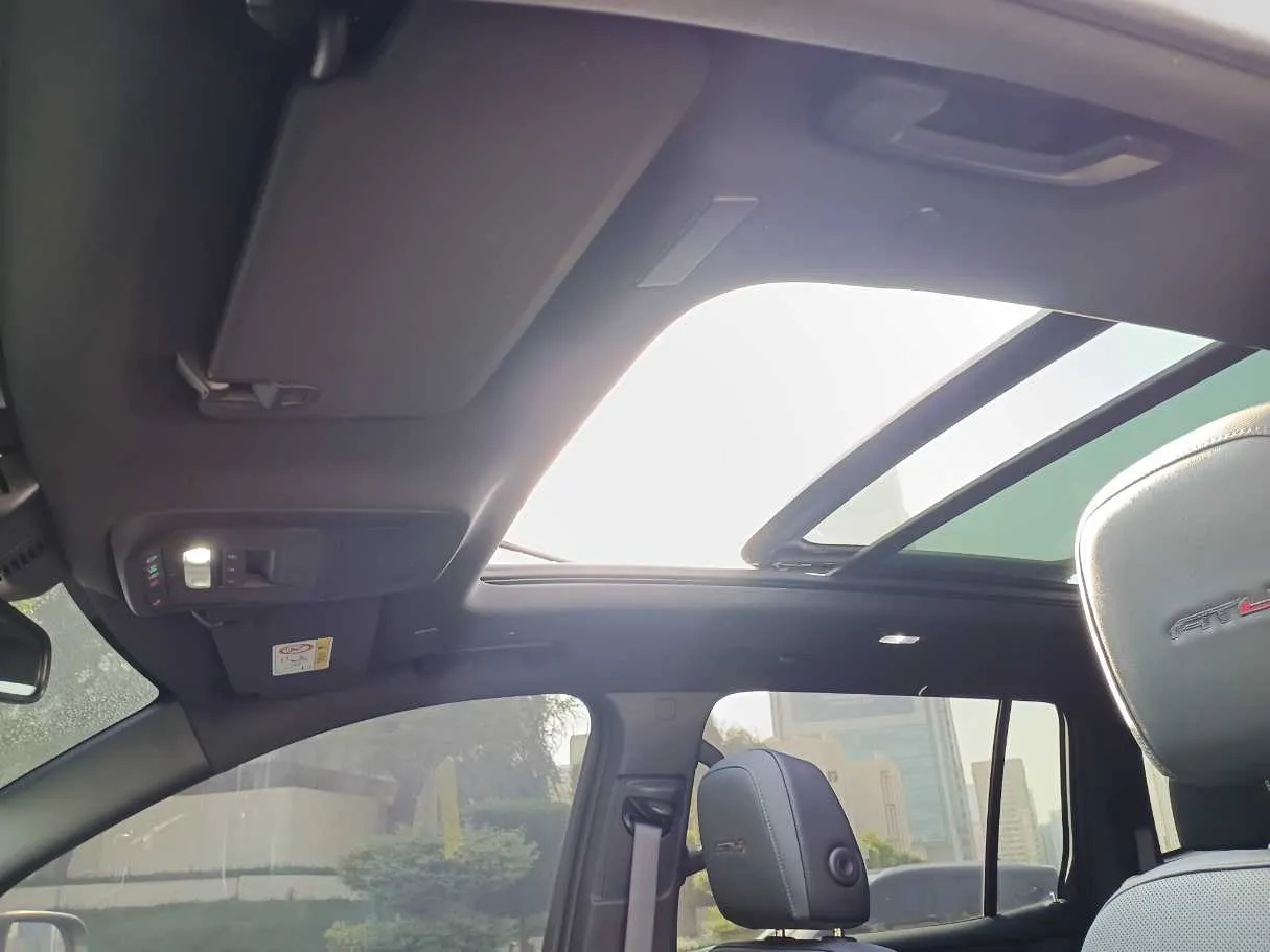 Car image 27