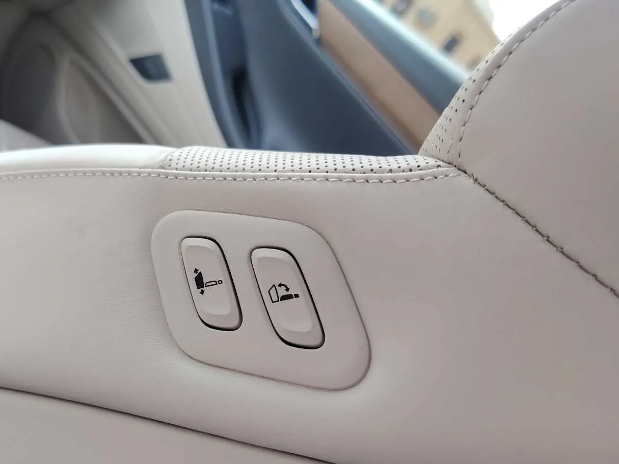 Car image 33