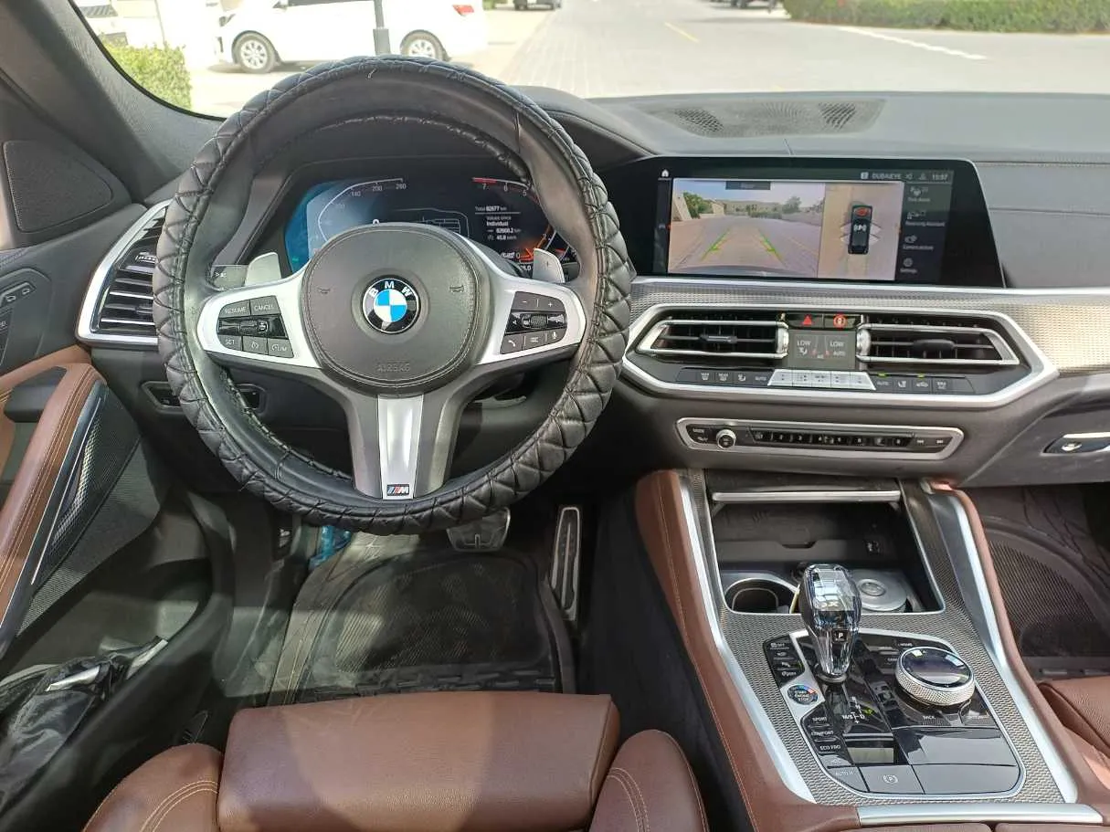 Car image 17