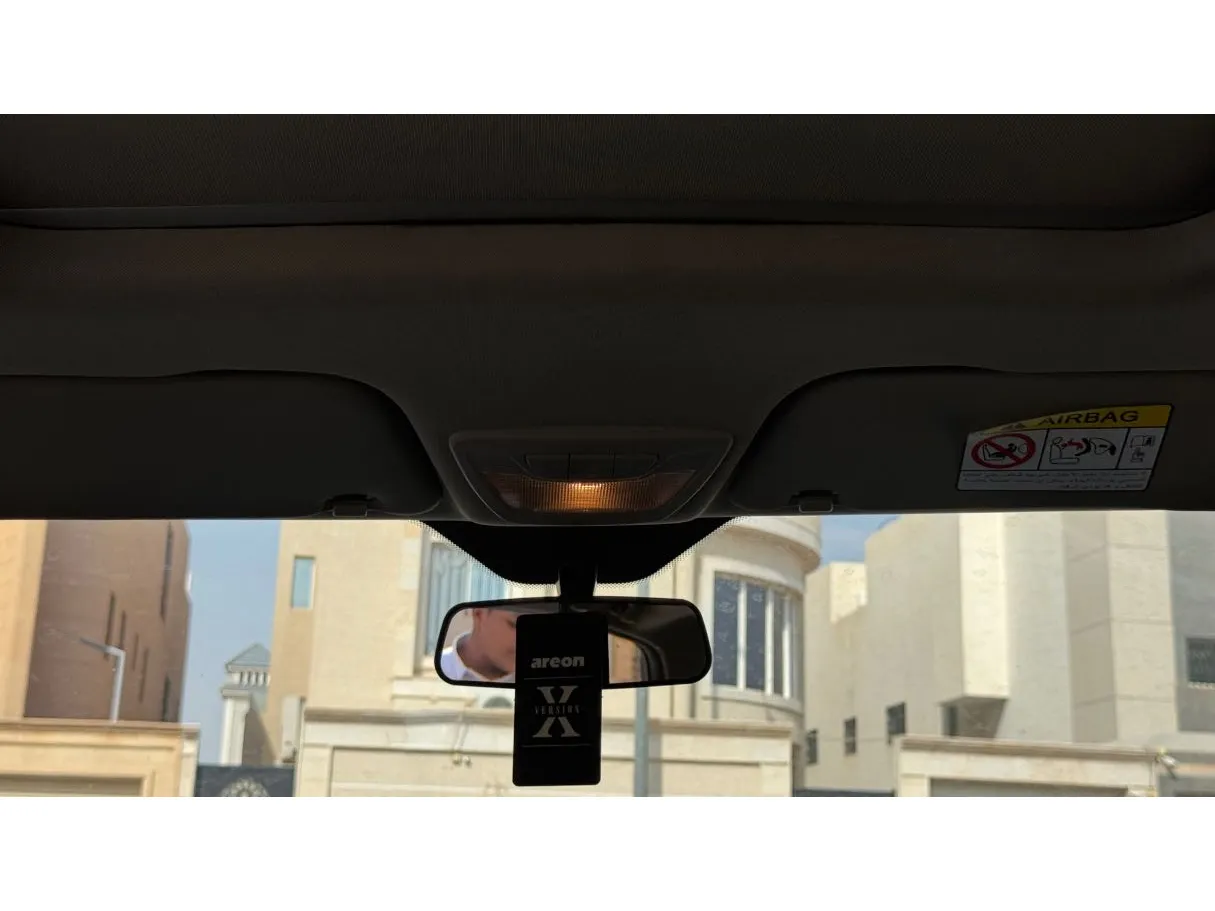 Car image 25