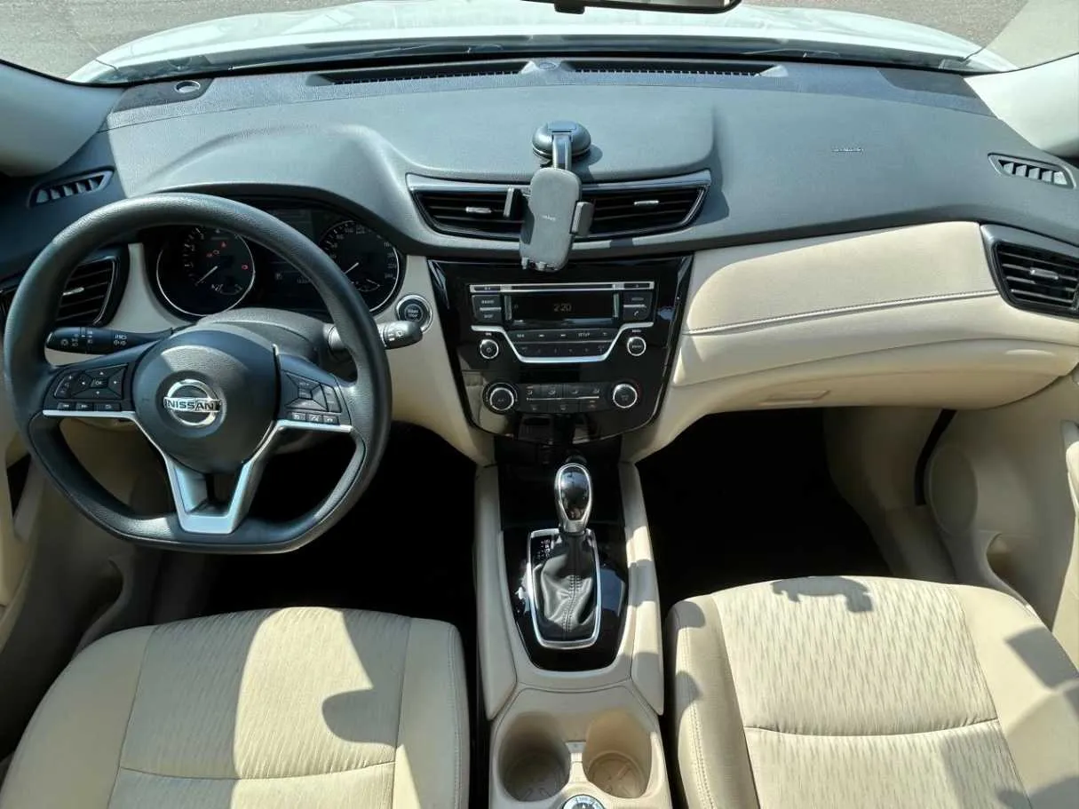 Car image 16