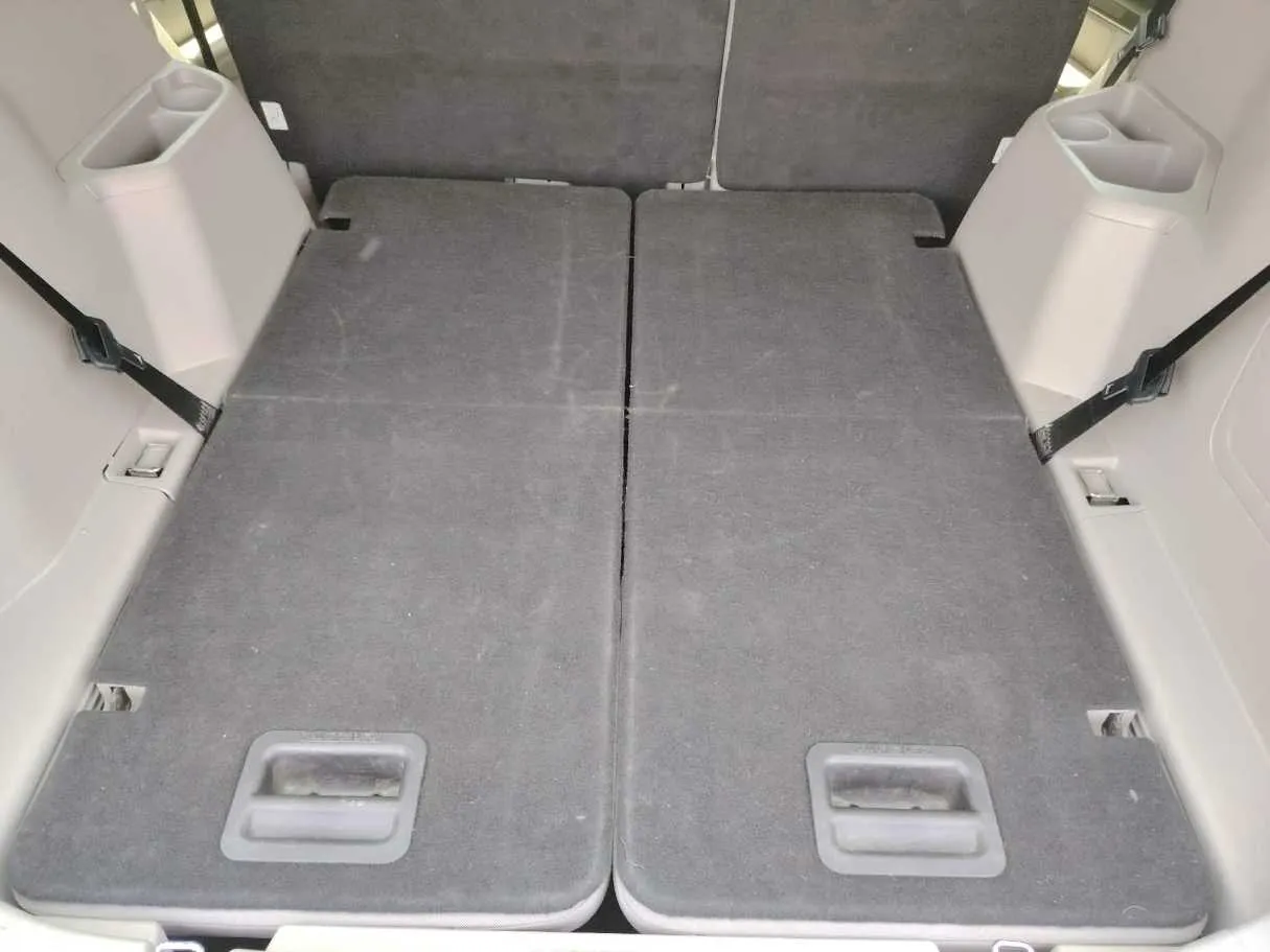 Car image 32