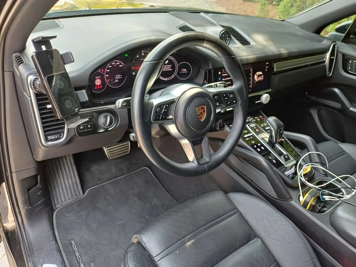 Car image 11