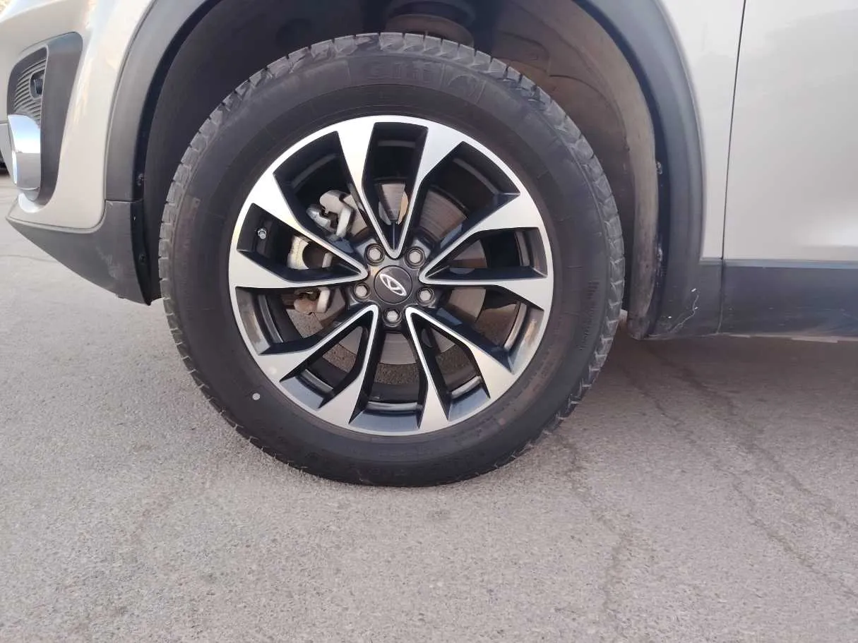 Car image 11