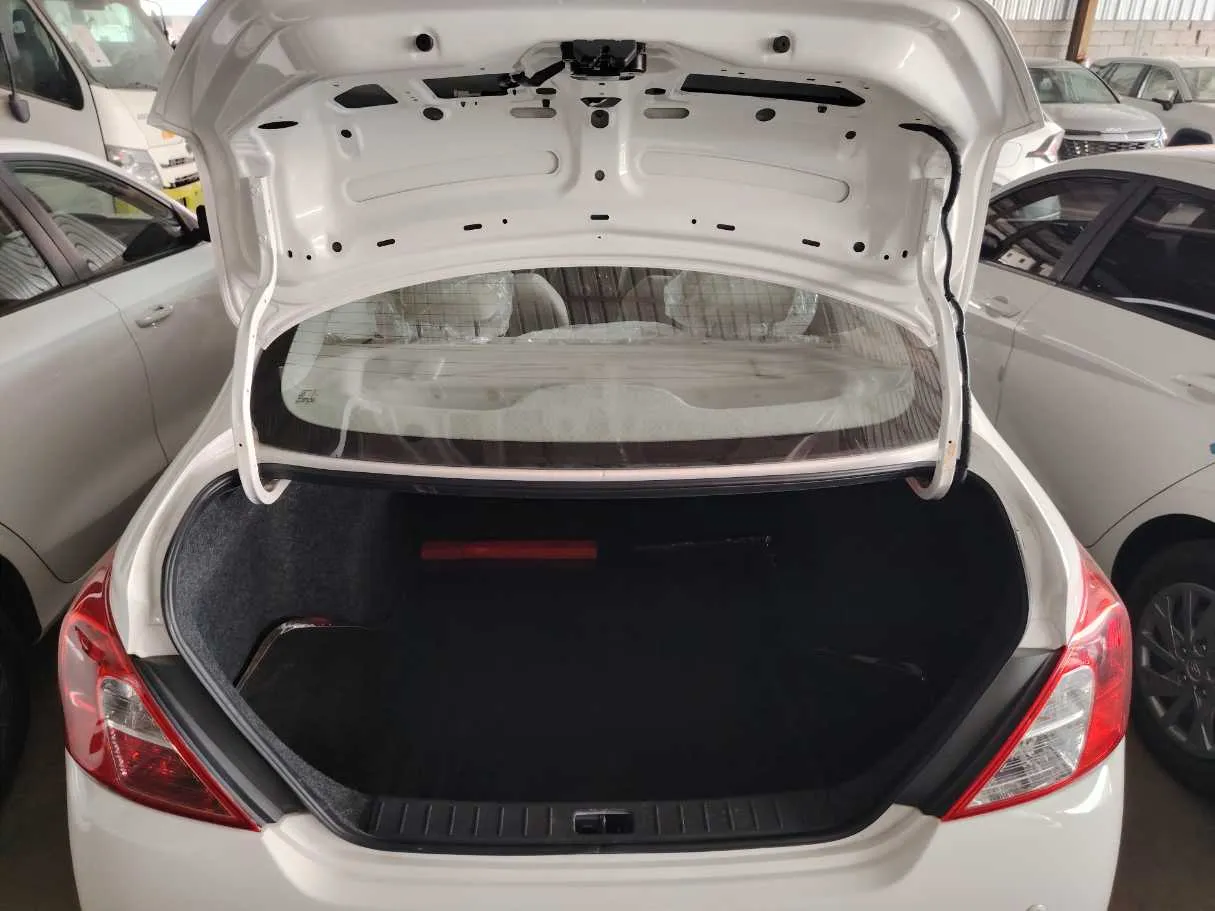 Car image 25