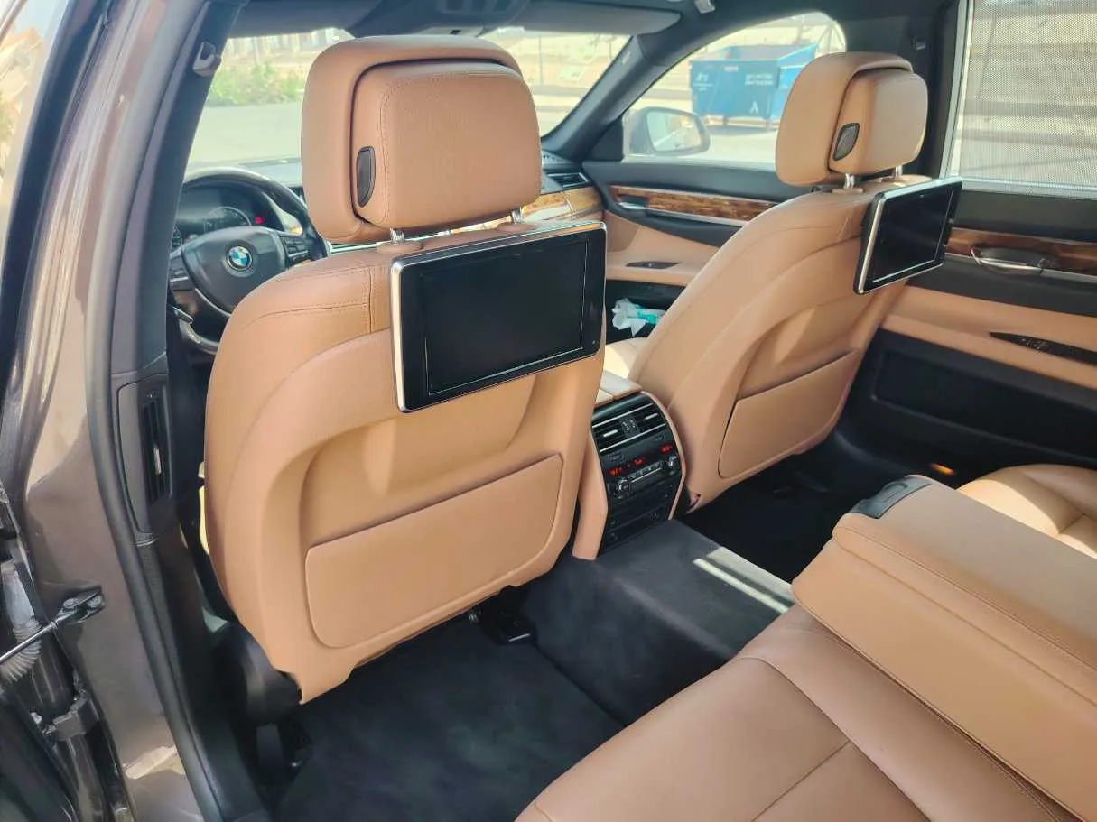 Car image 17