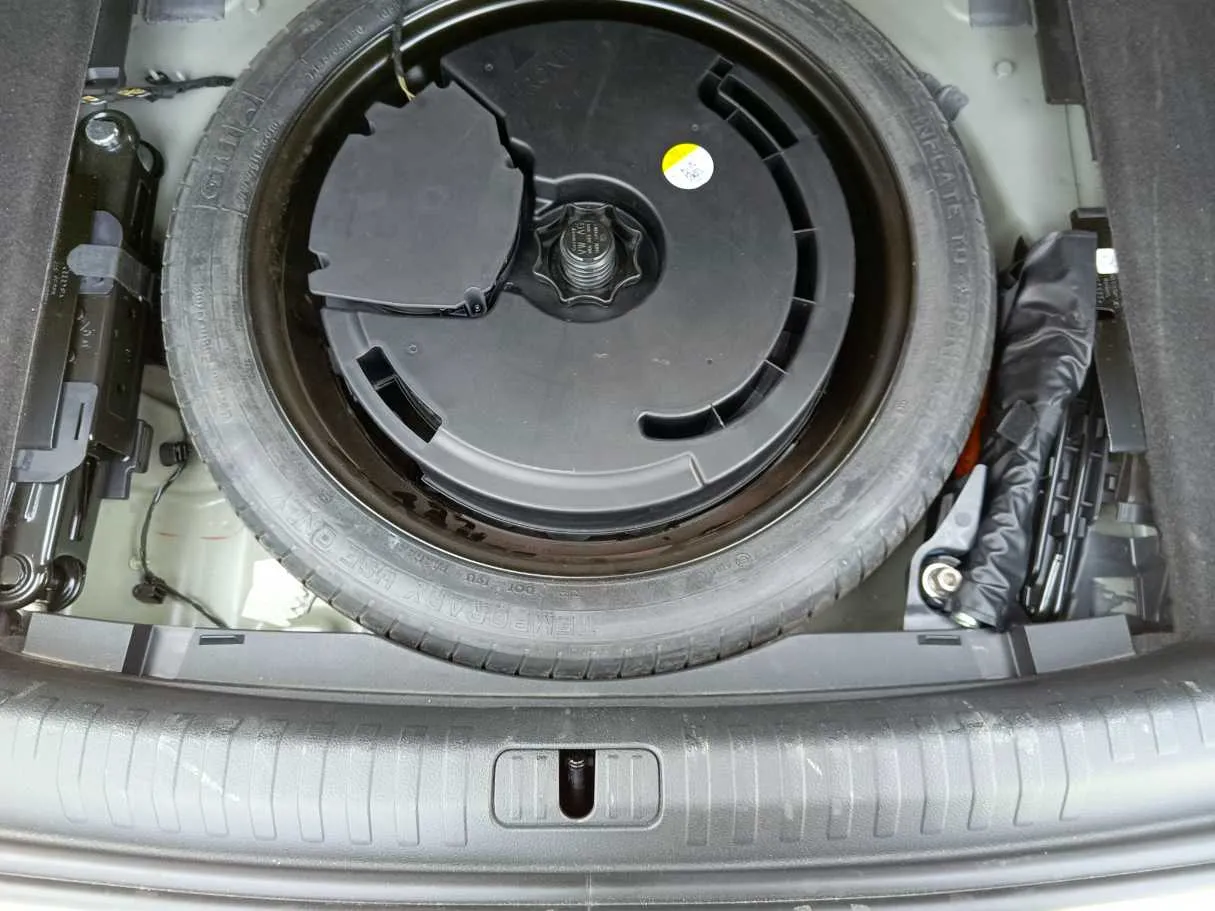 Car image 33