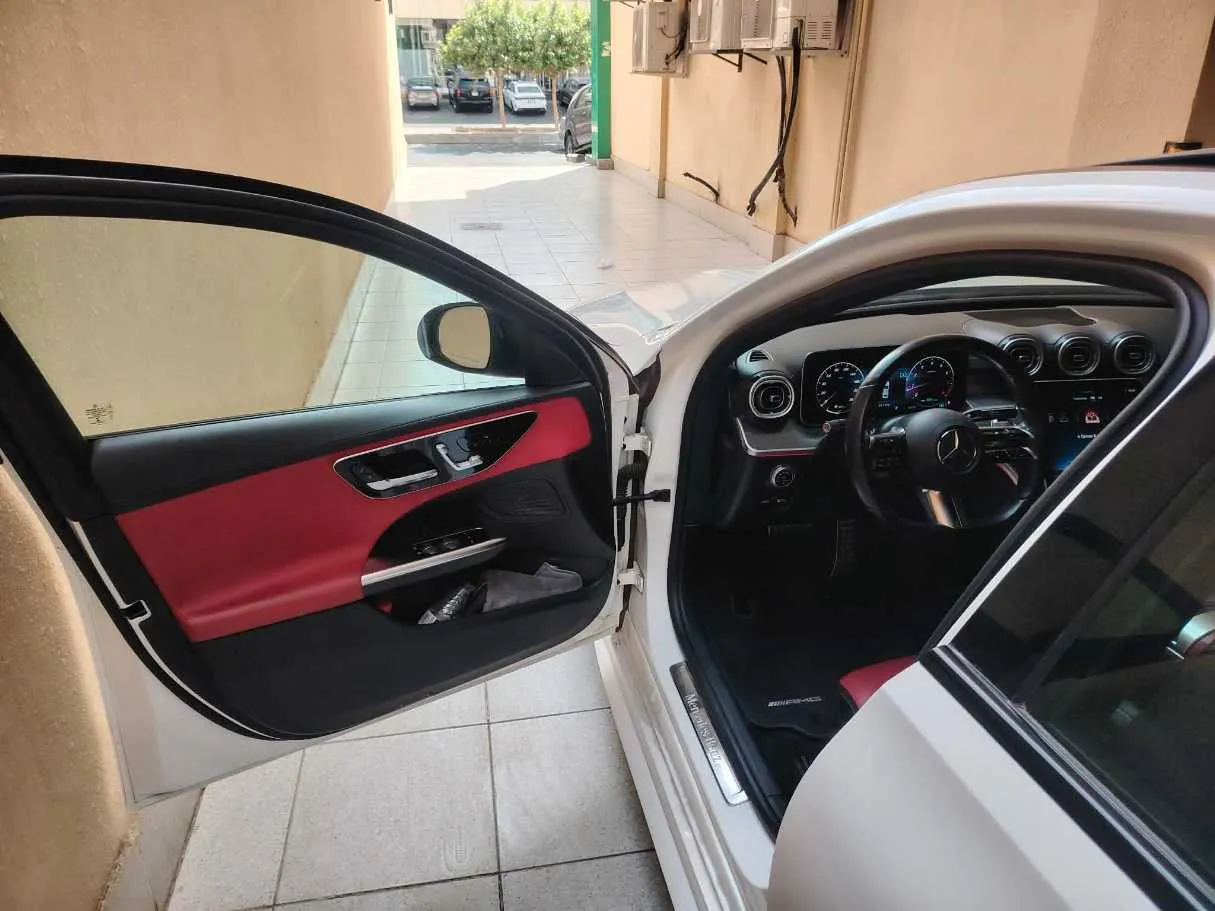 Car image 12