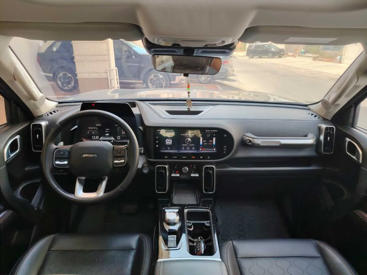 Car image 19