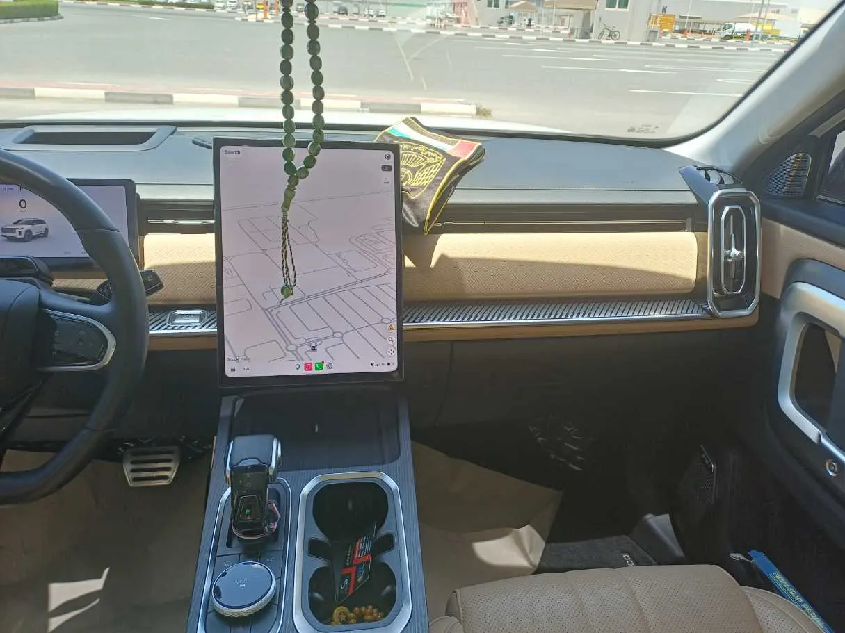 Car image 16
