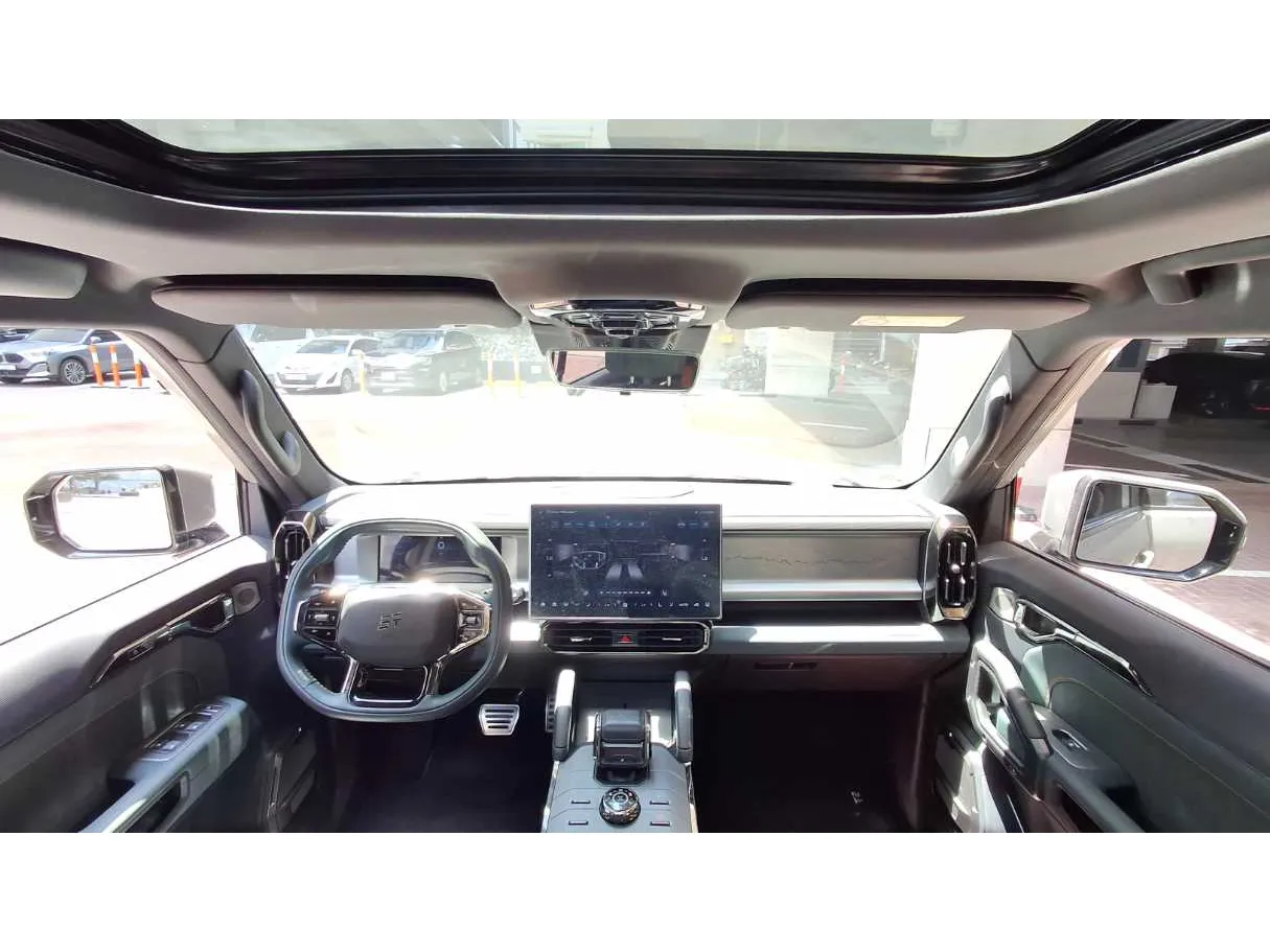 Car image 14