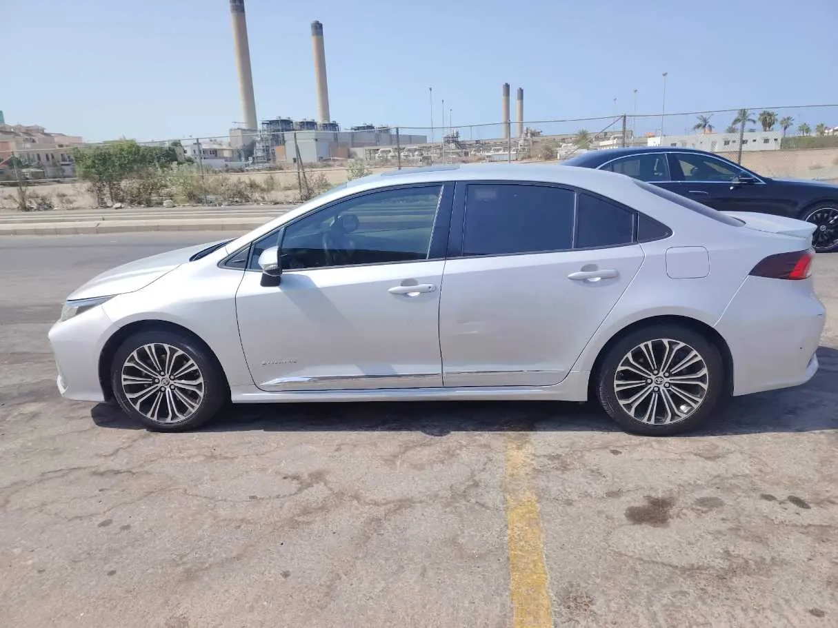 Car image 8