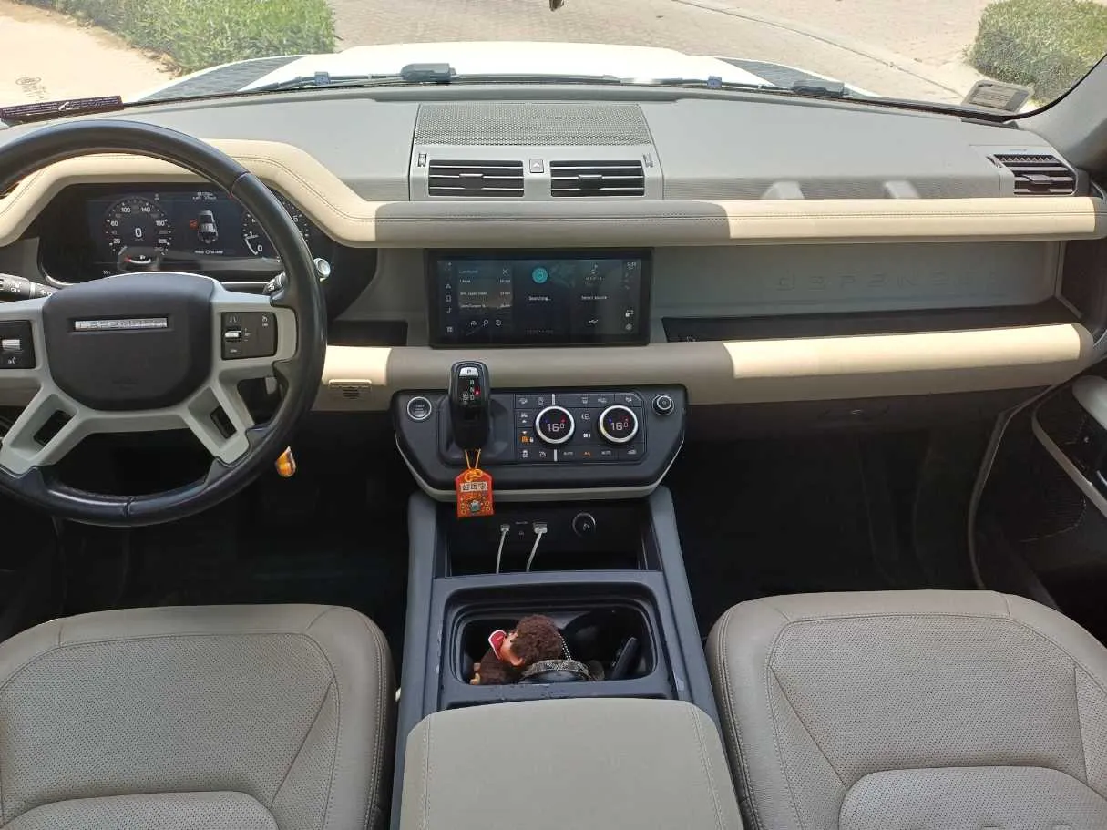 Car image 16