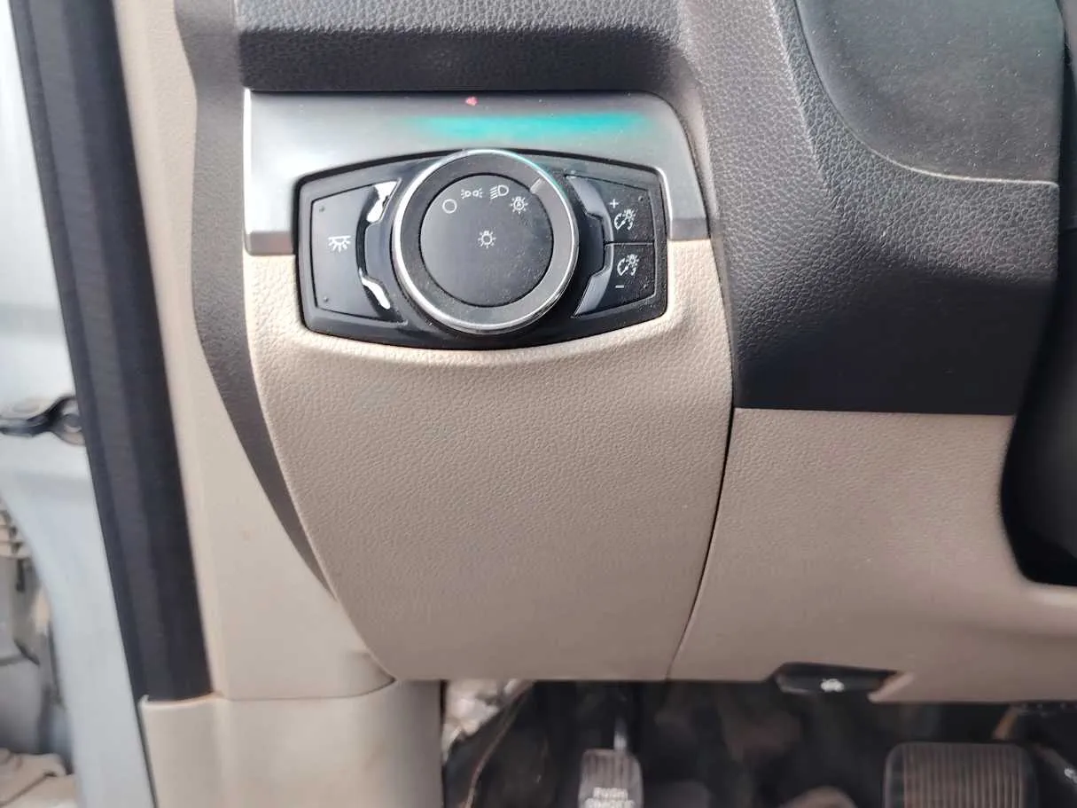 Car image 24