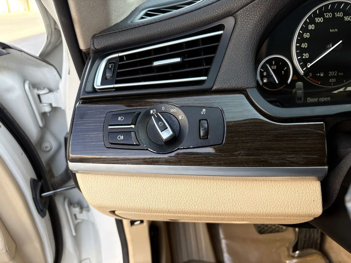 Car image 27