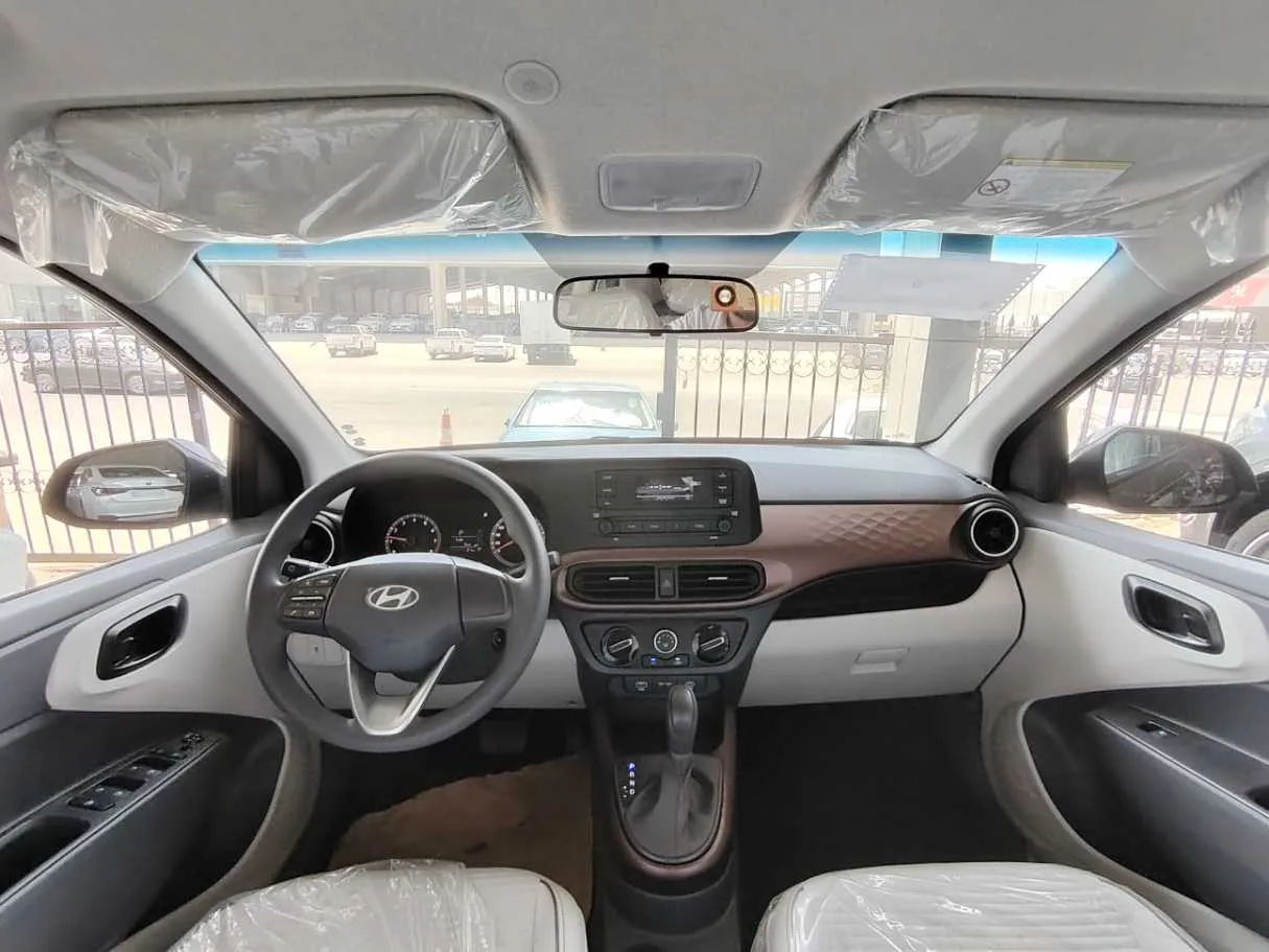 Car image 18
