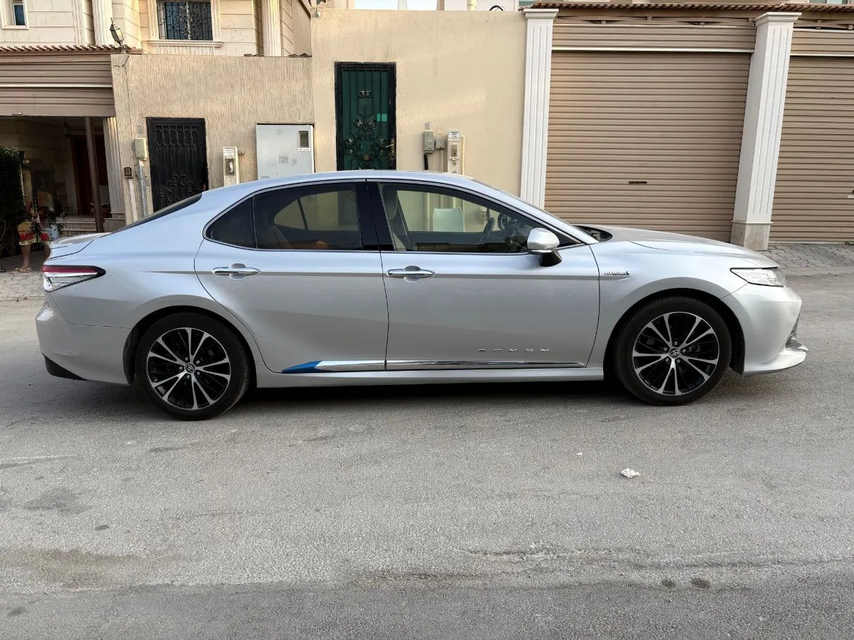 Car image 4