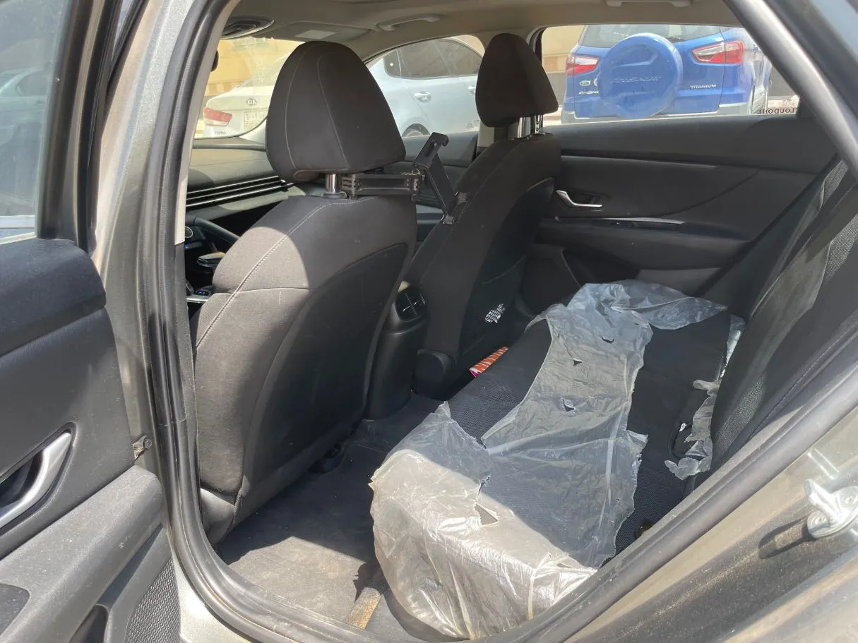 Car image 17