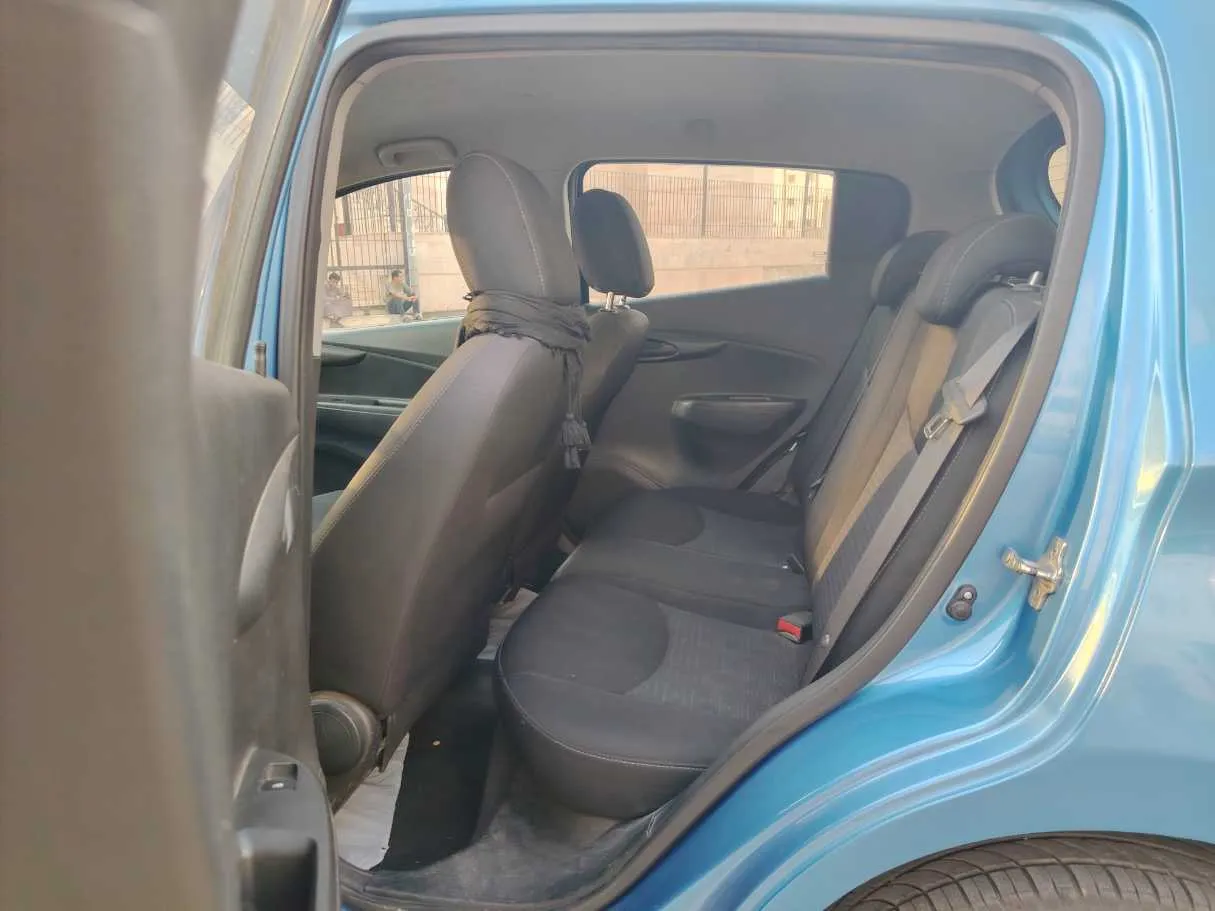 Car image 16