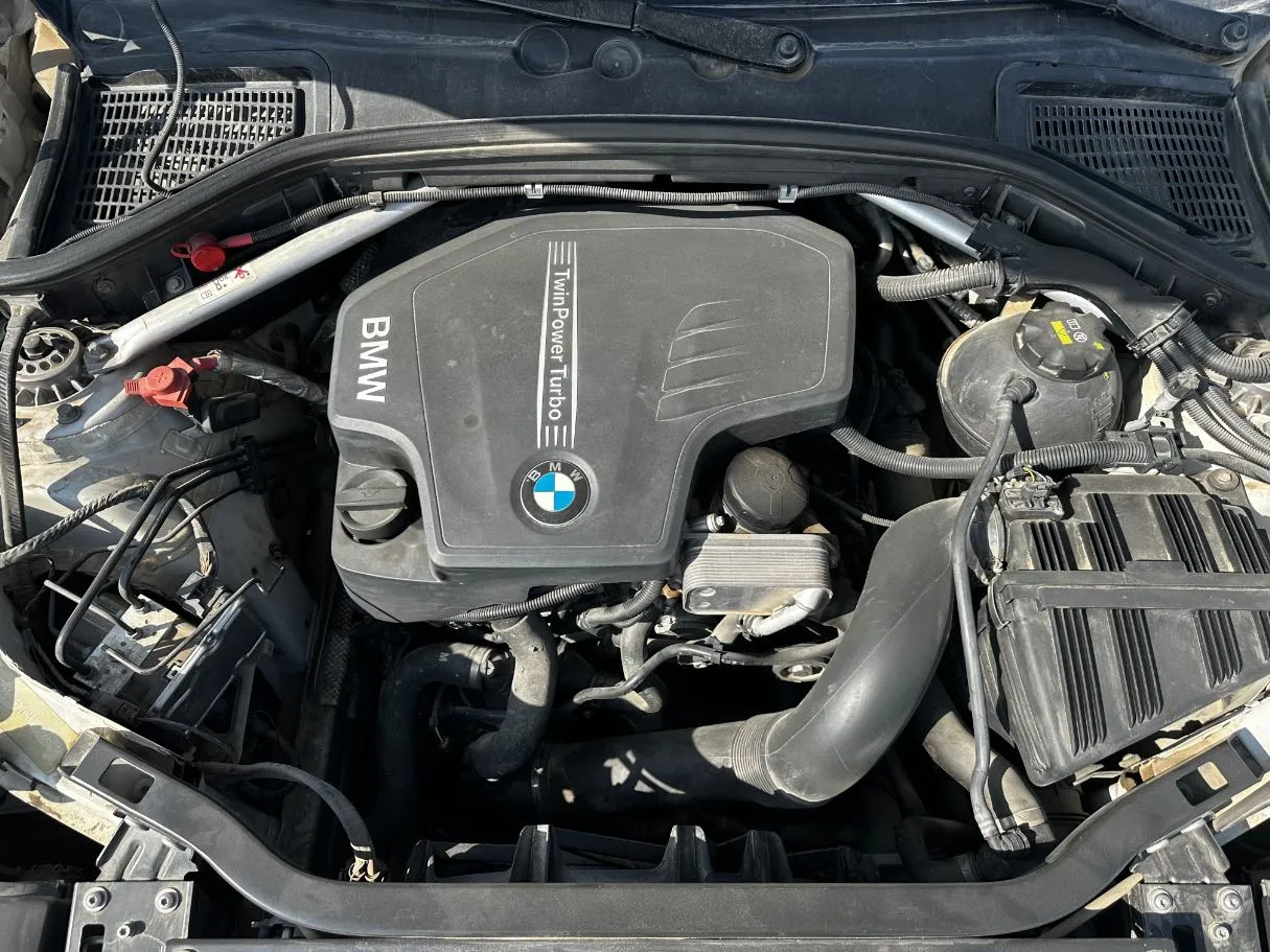 Car image 30