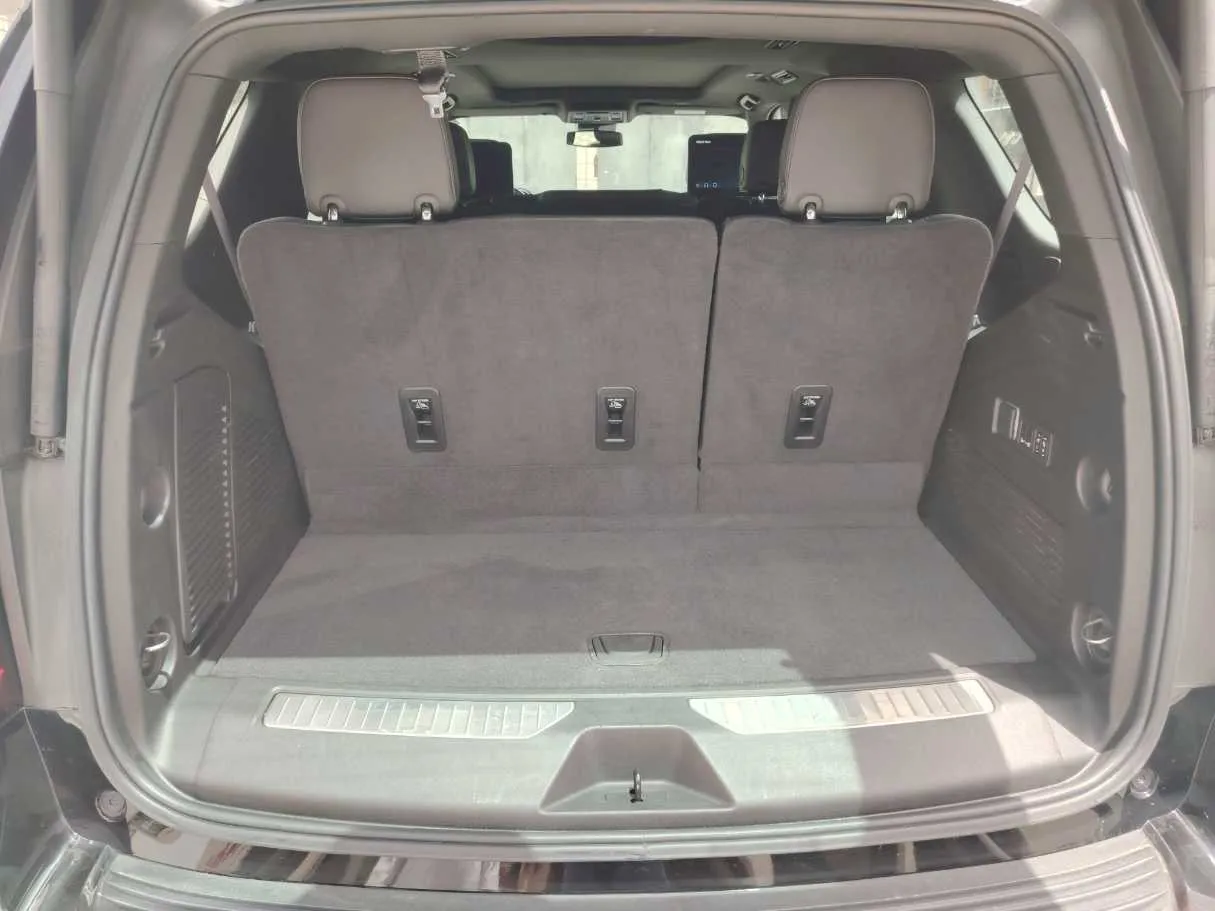 Car image 25