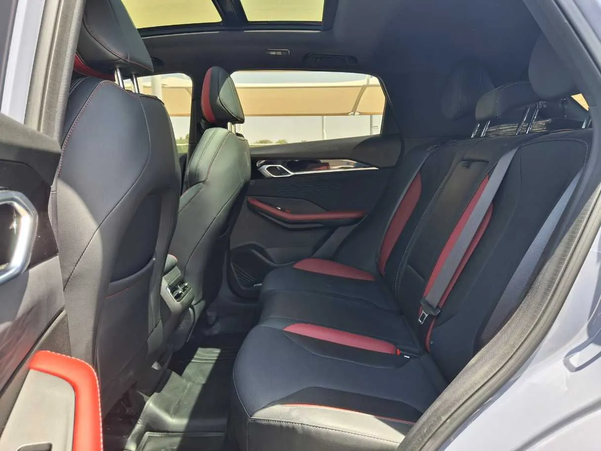 Car image 13