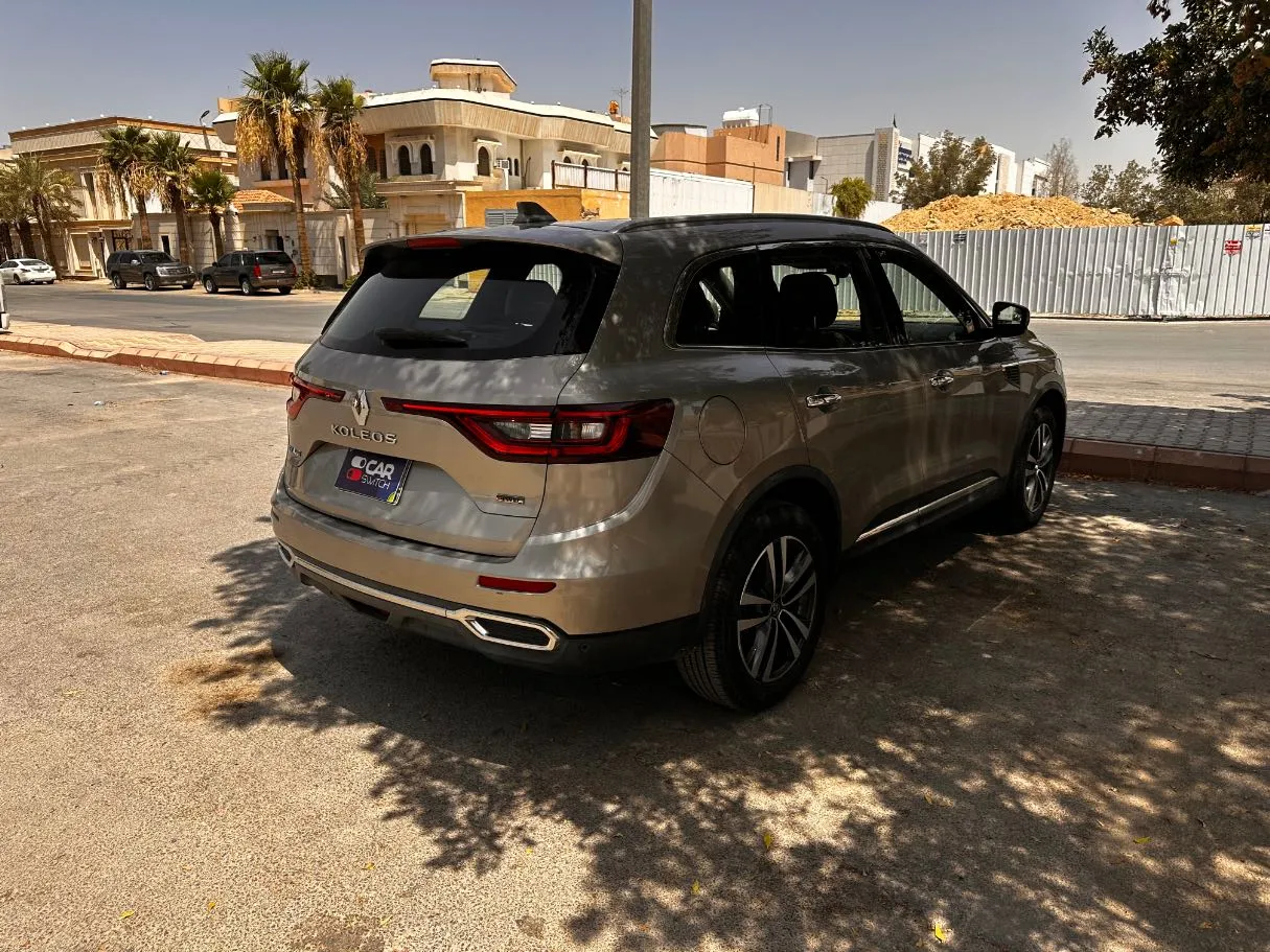 Car image 5