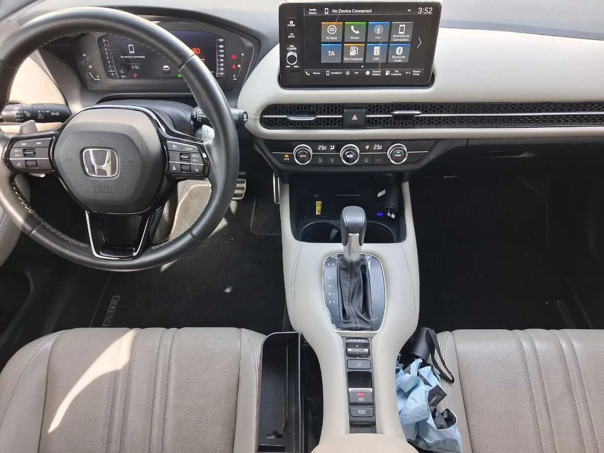 Car image 16