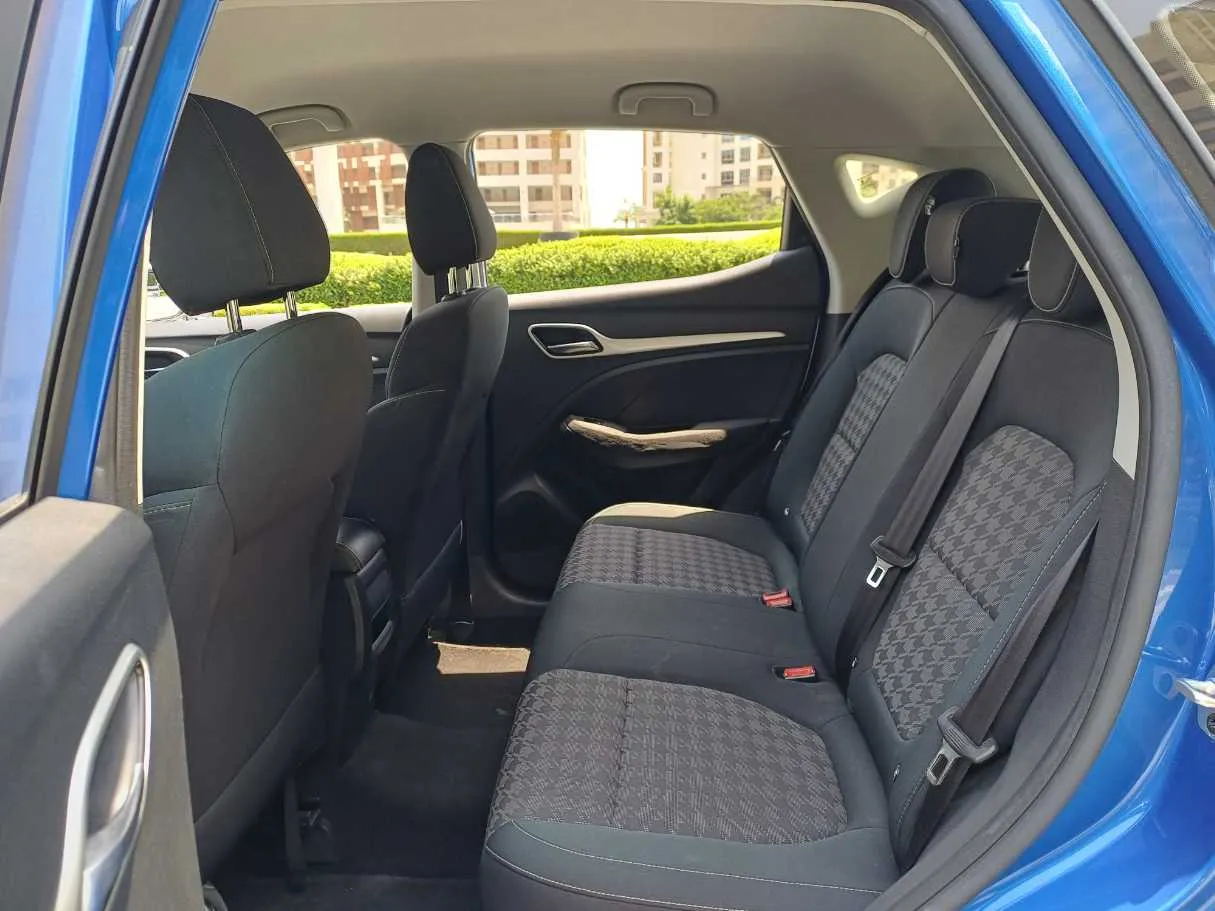 Car image 13