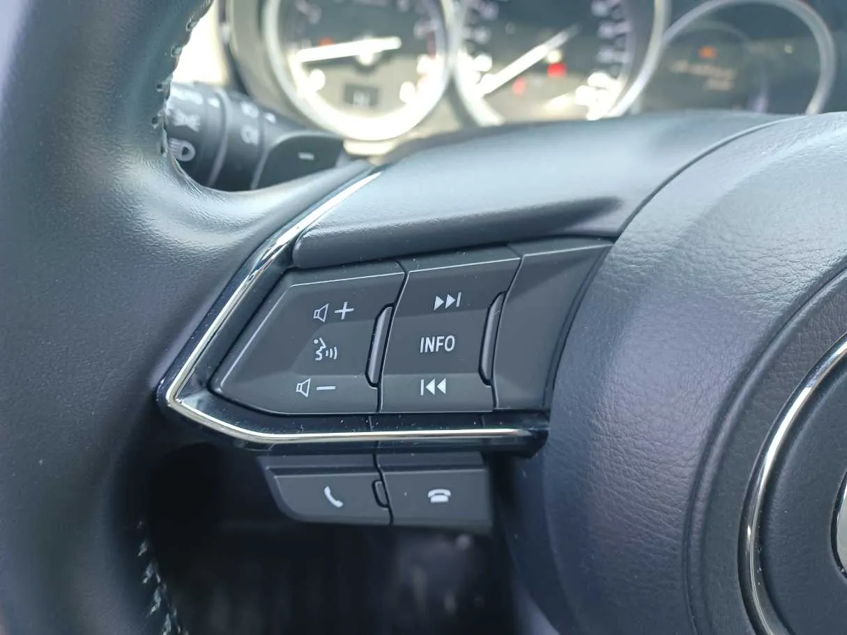 Car image 23