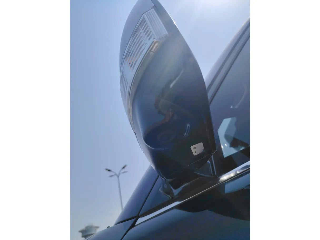 Car image 32