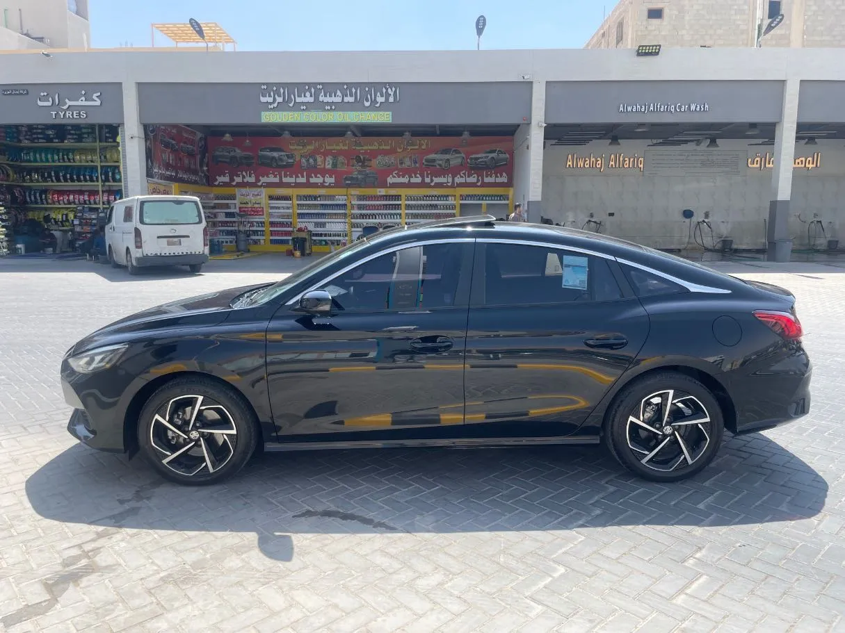 Car image 8