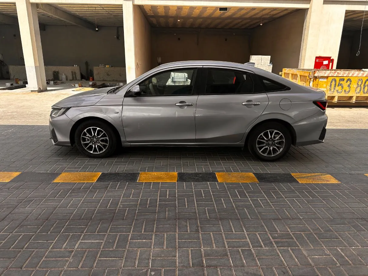 Car image 8