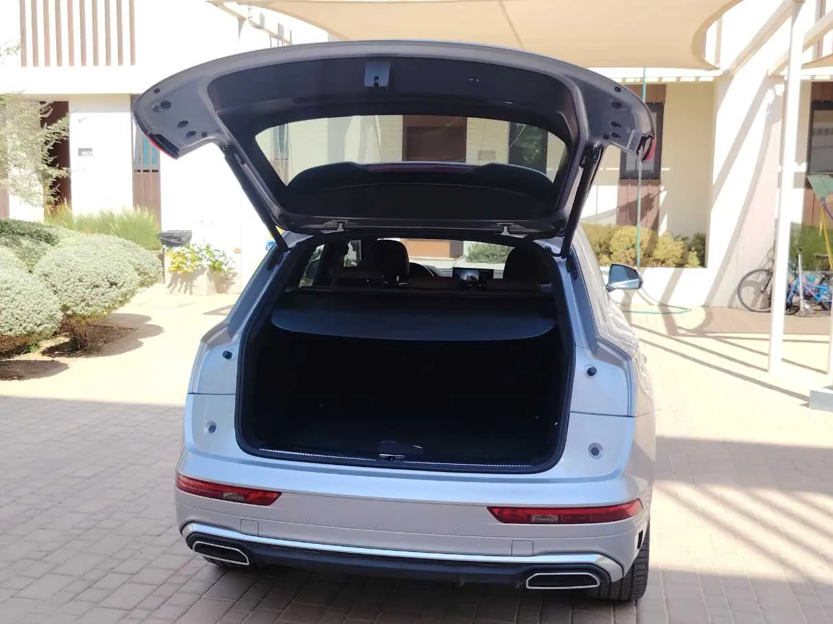 Car image 20