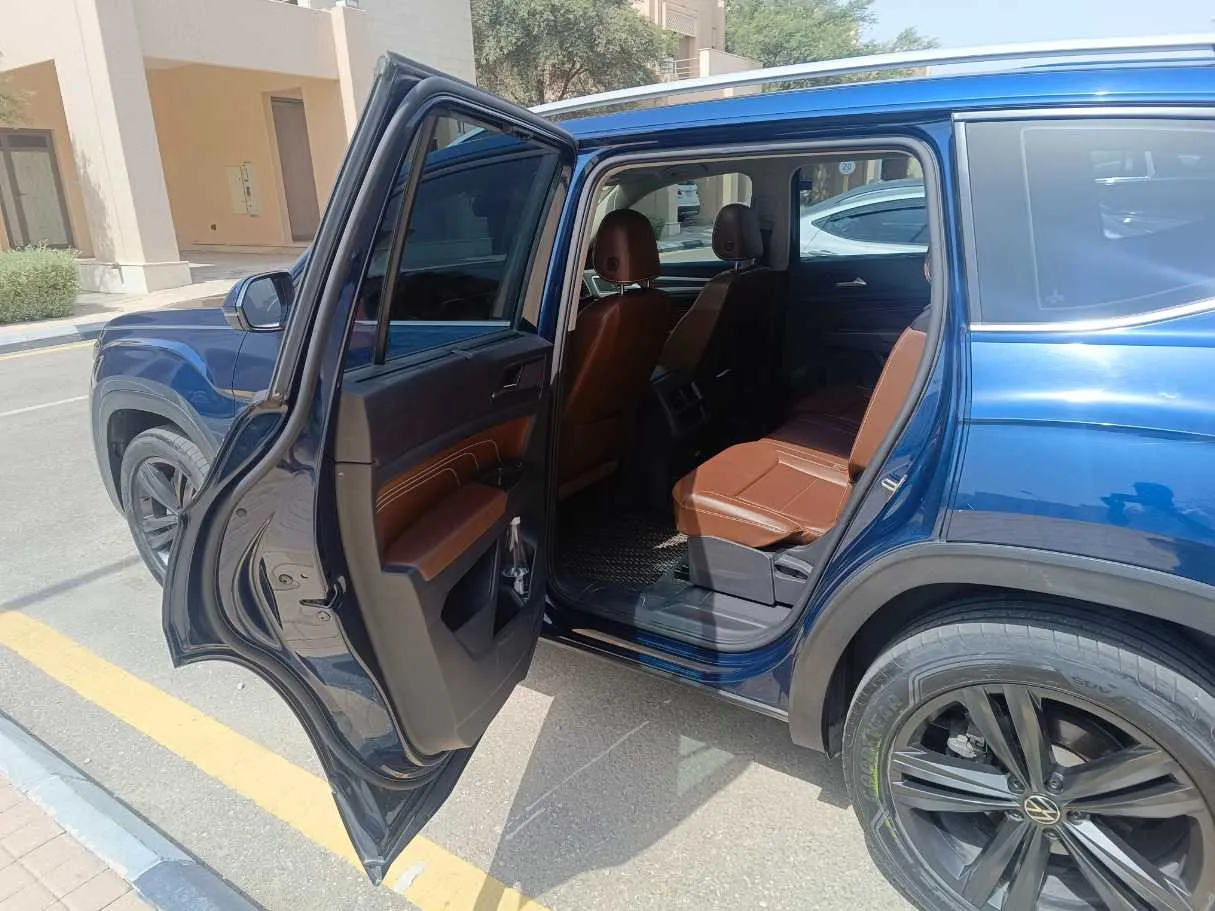 Car image 18