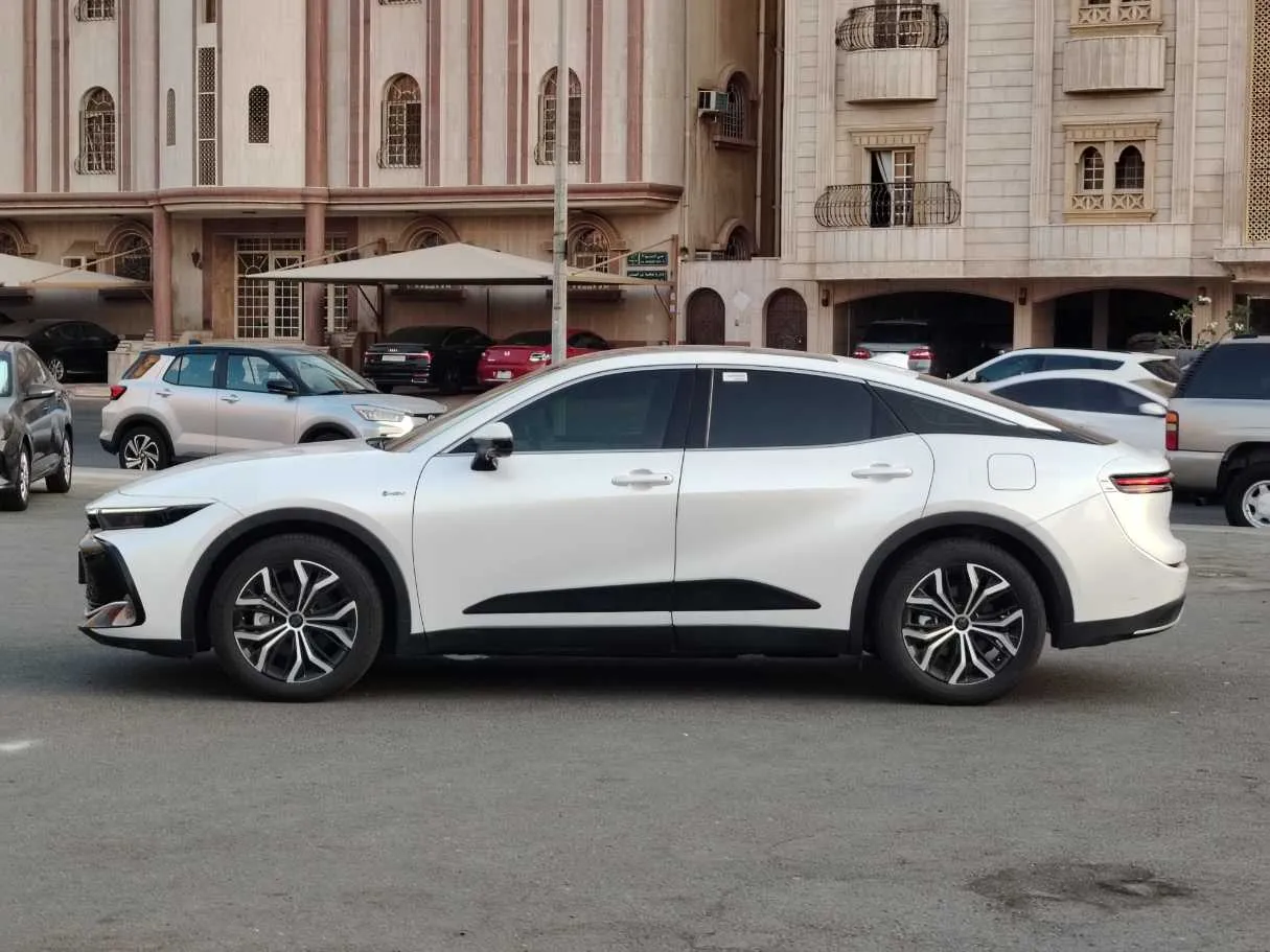 Car image 8