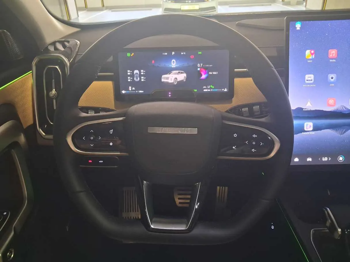 Car image 15