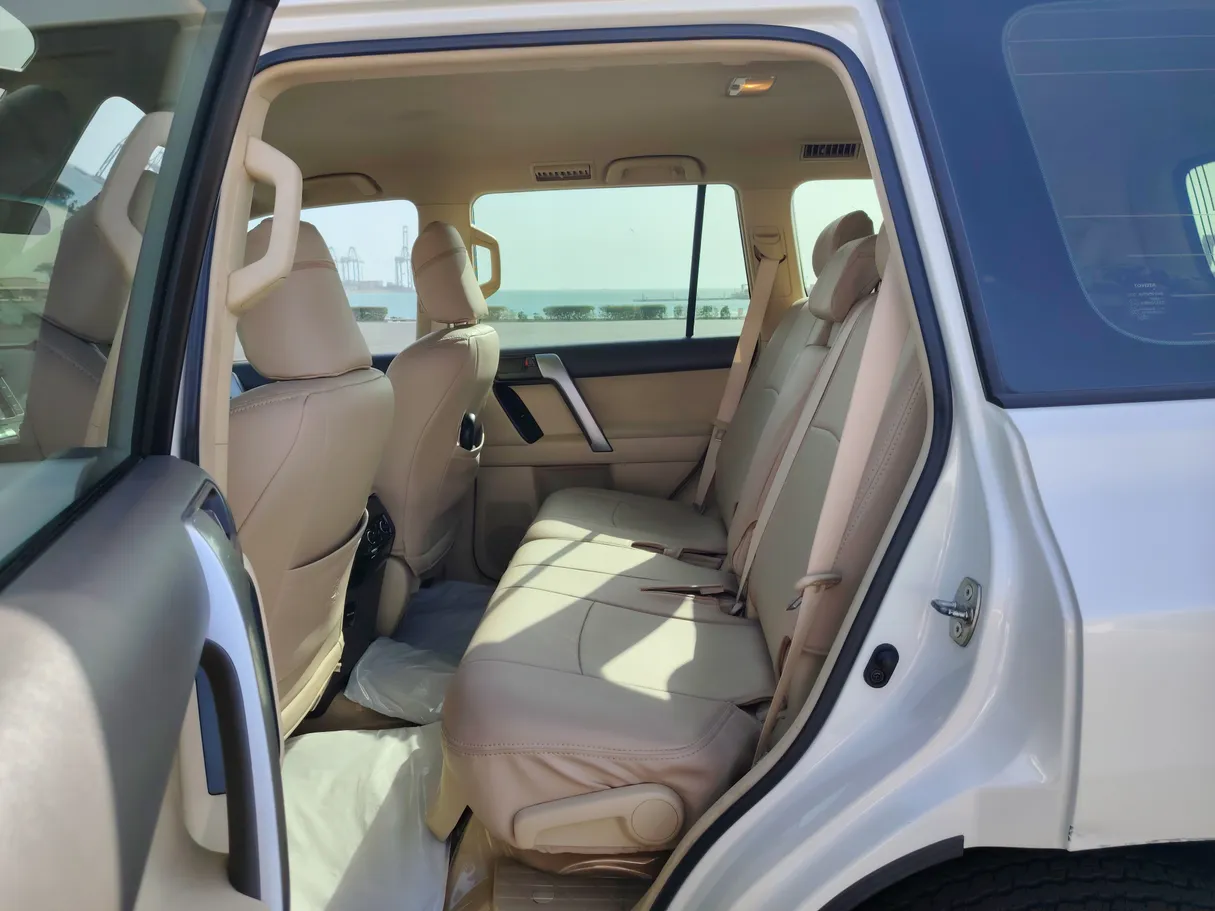 Car image 15