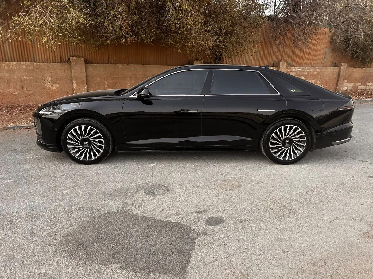 Car image 8
