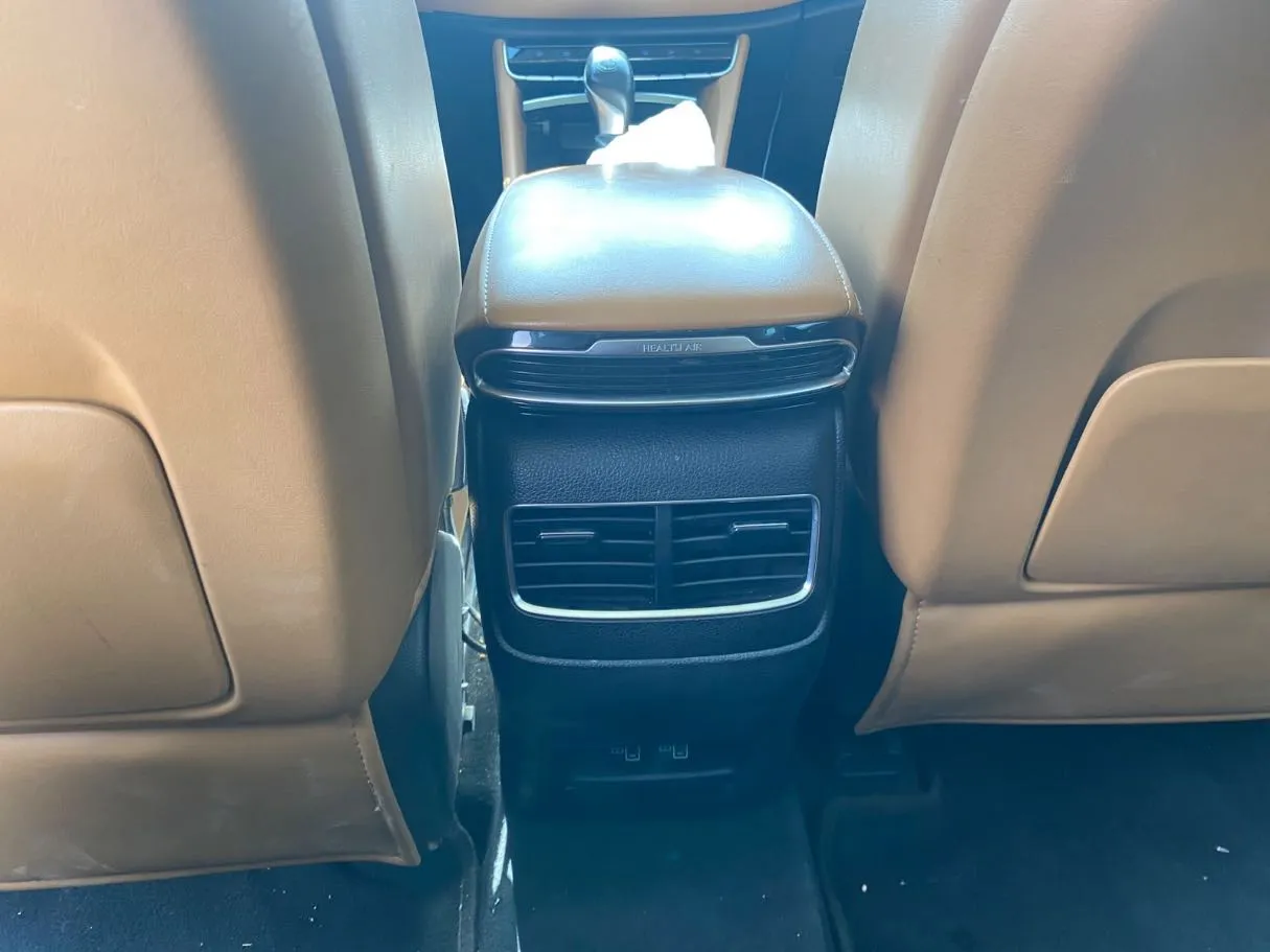 Car image 23