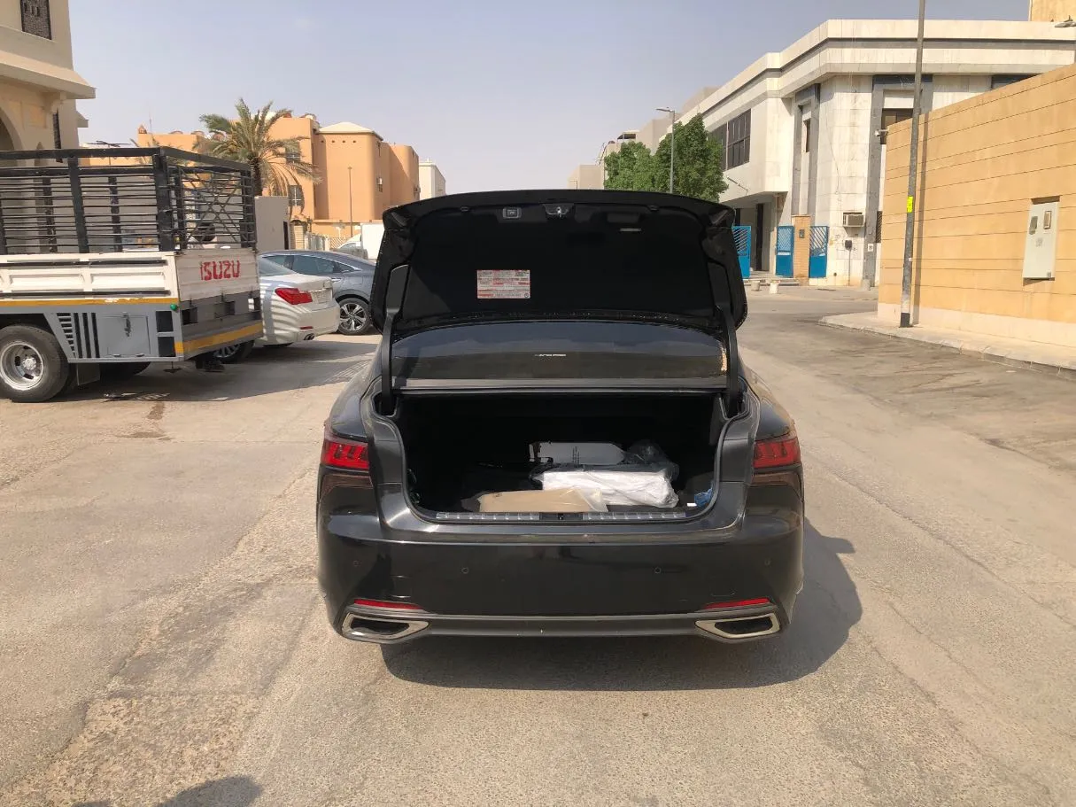 Car image 20