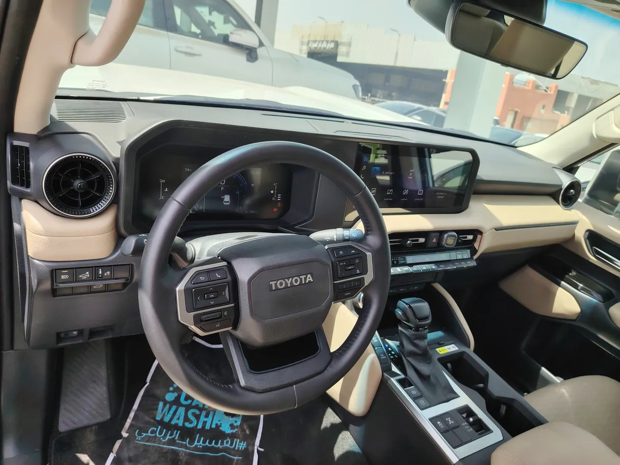 Car image 16