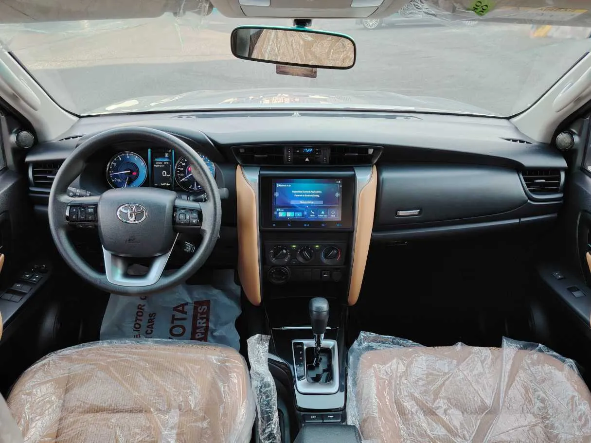 Car image 17