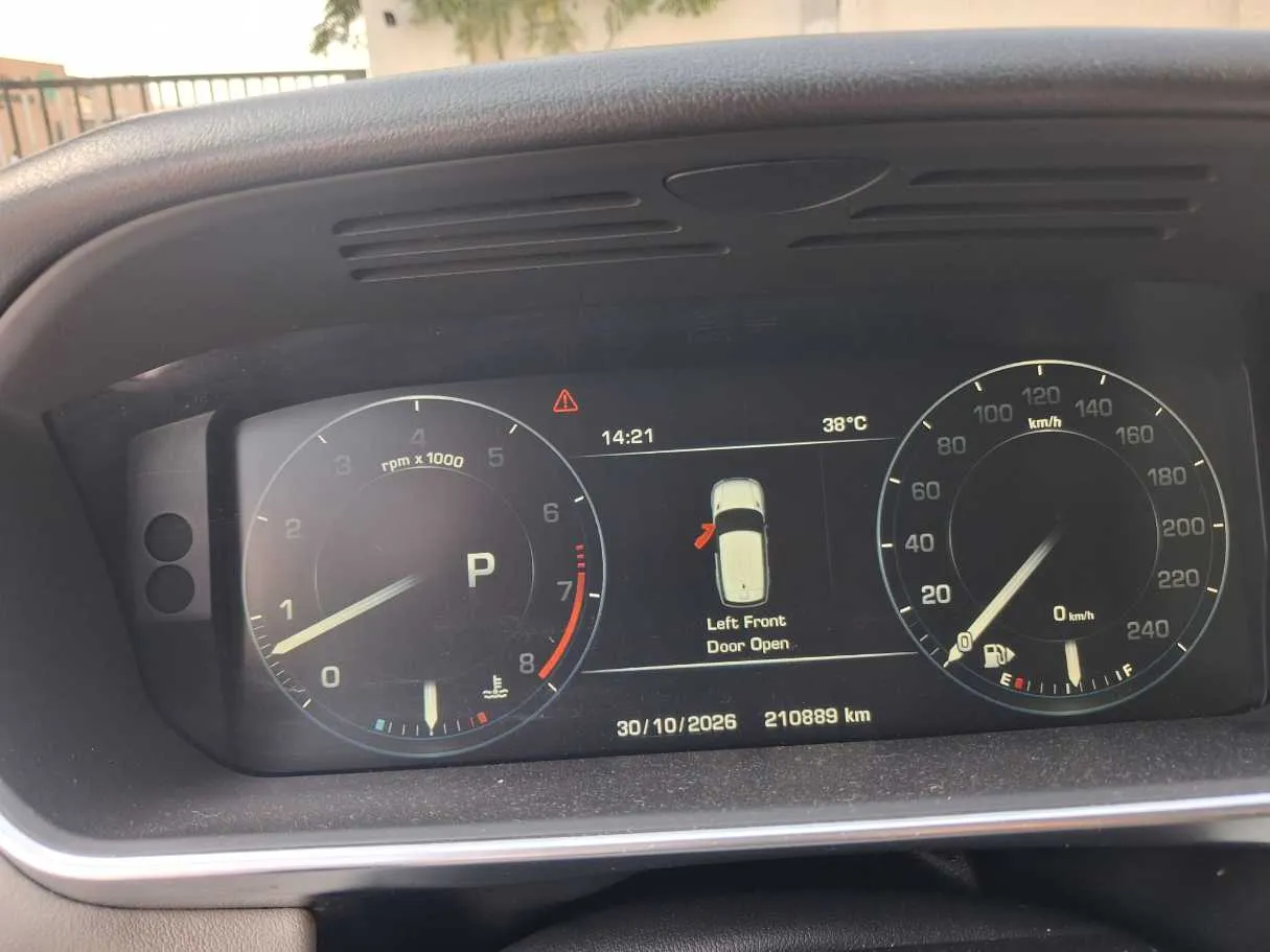 Car image 18