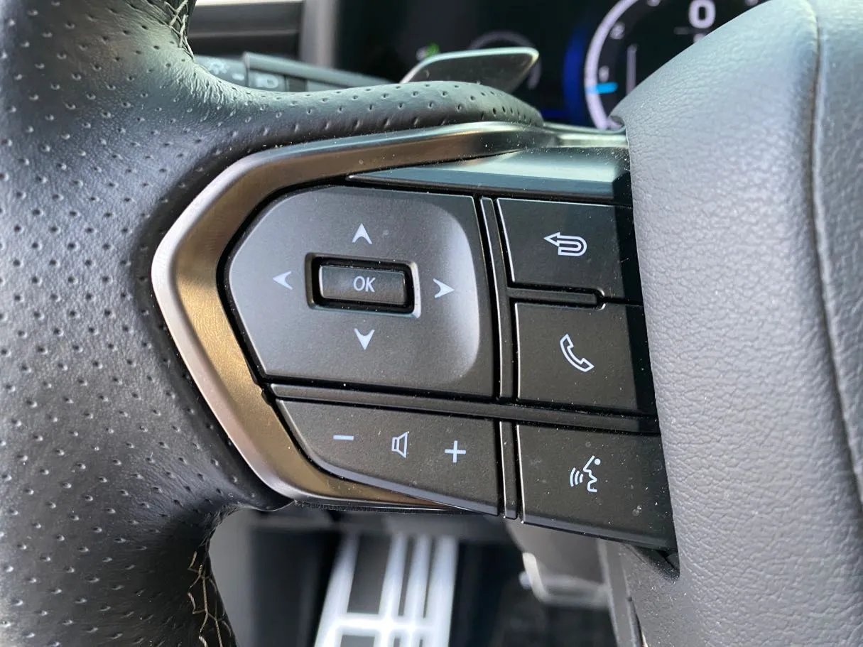 Car image 25